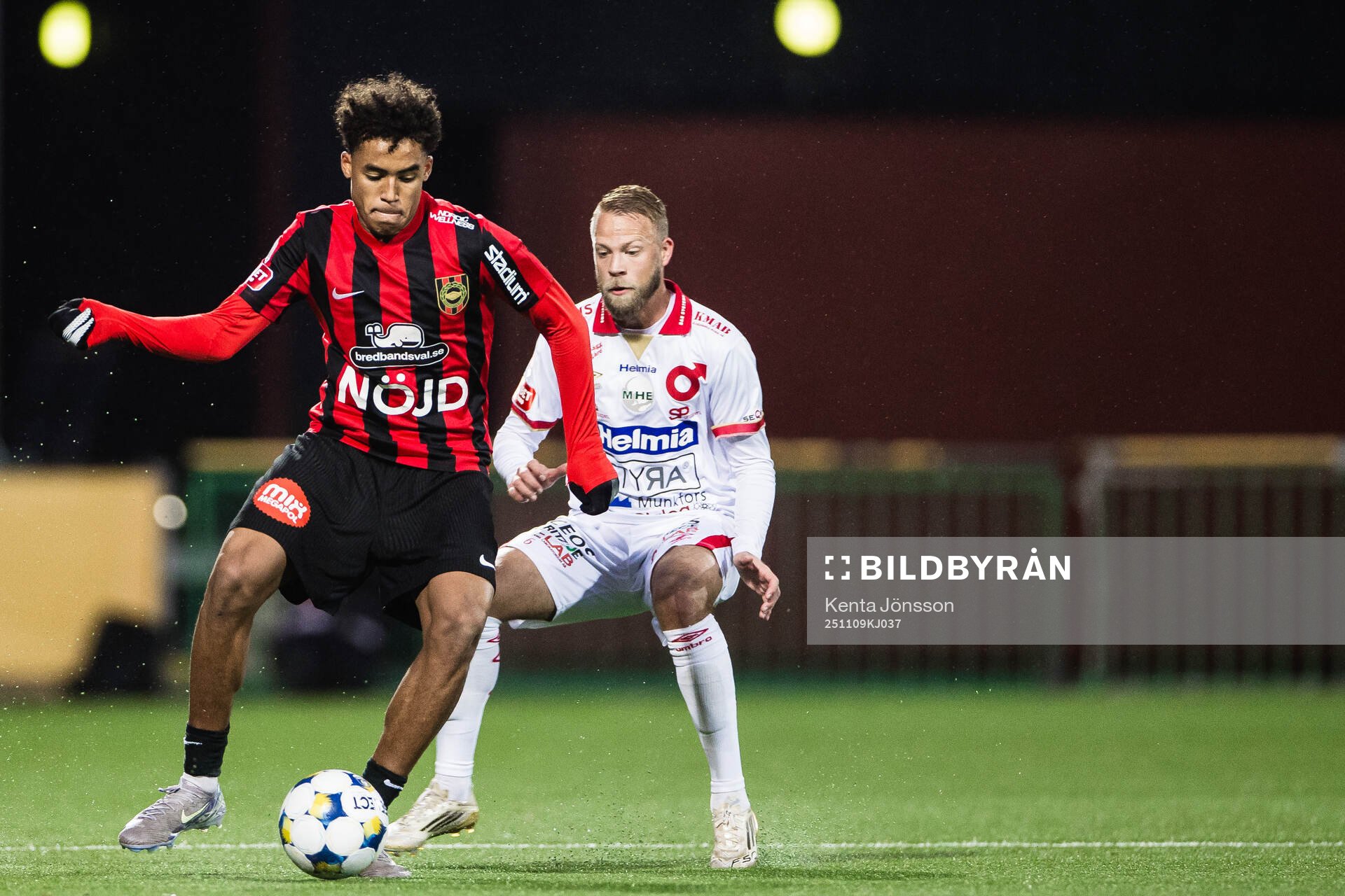 Brommapojkarnas Sion Oppong och Degerfors Daniel Sundgren