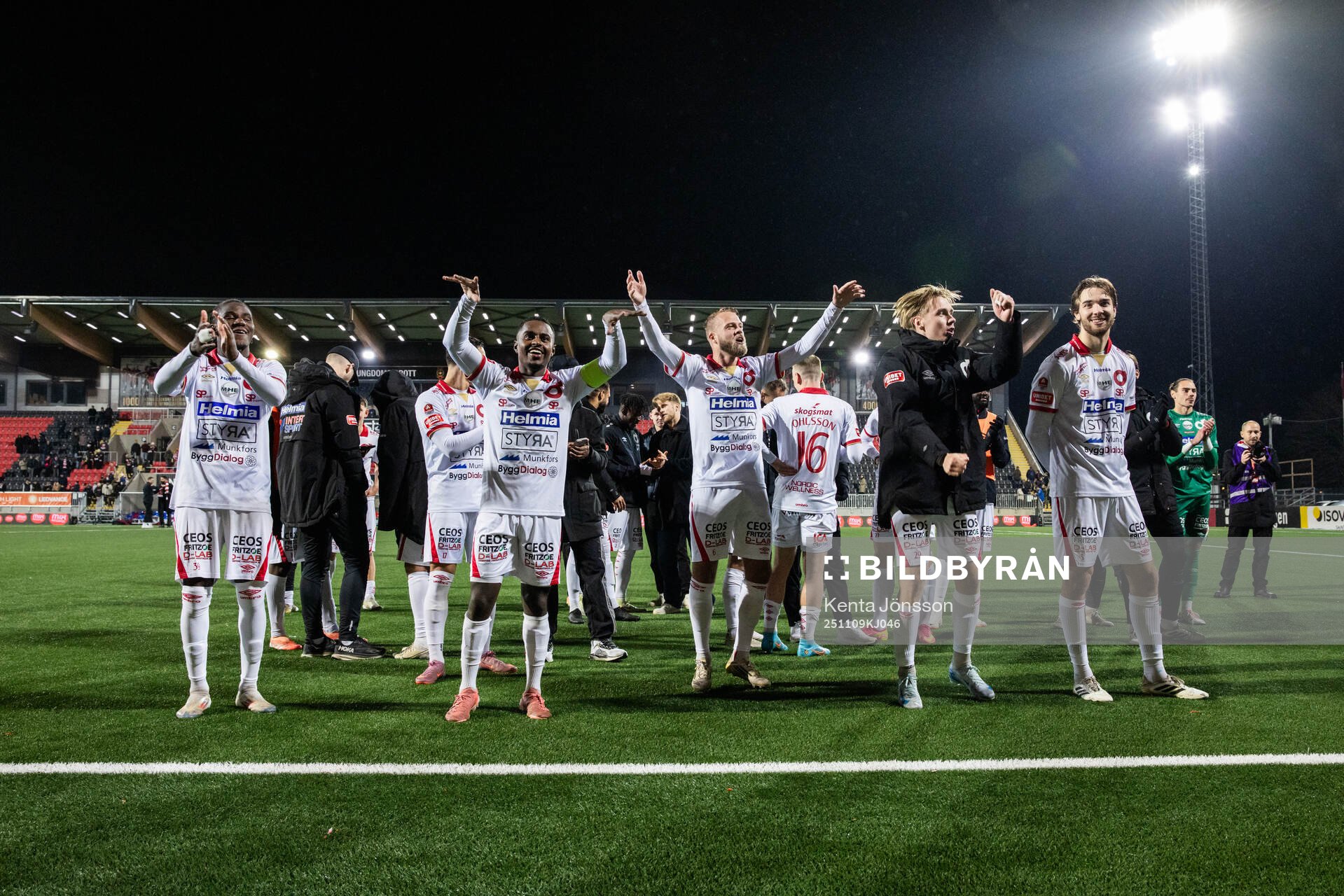 Degerfors Nahom Netabay och Daniel Sundgren jublar