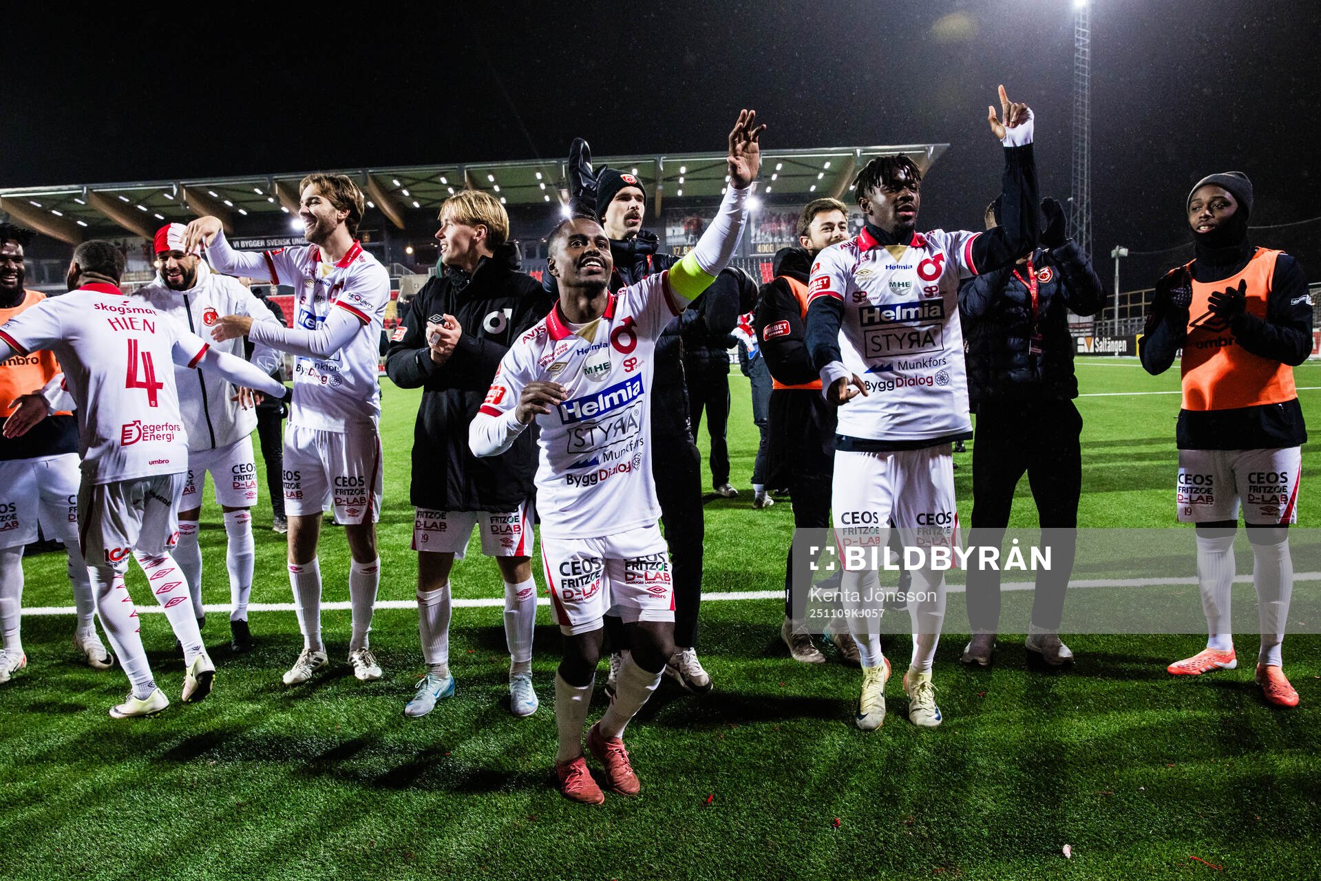 Degerfors Nahom Netabay och Mamadouba Diaby jublar
