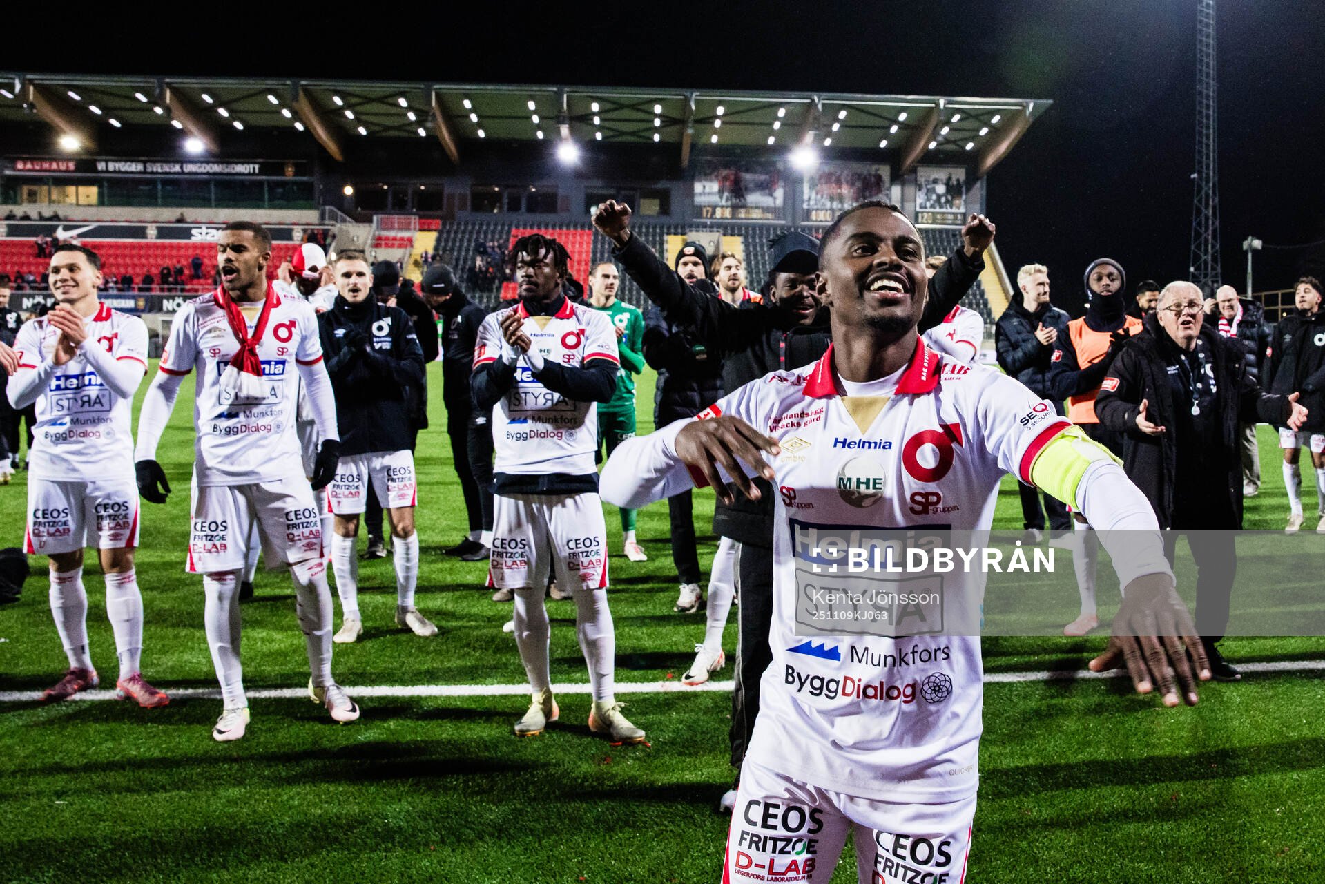 Degerfors Nahom Netabay jublar