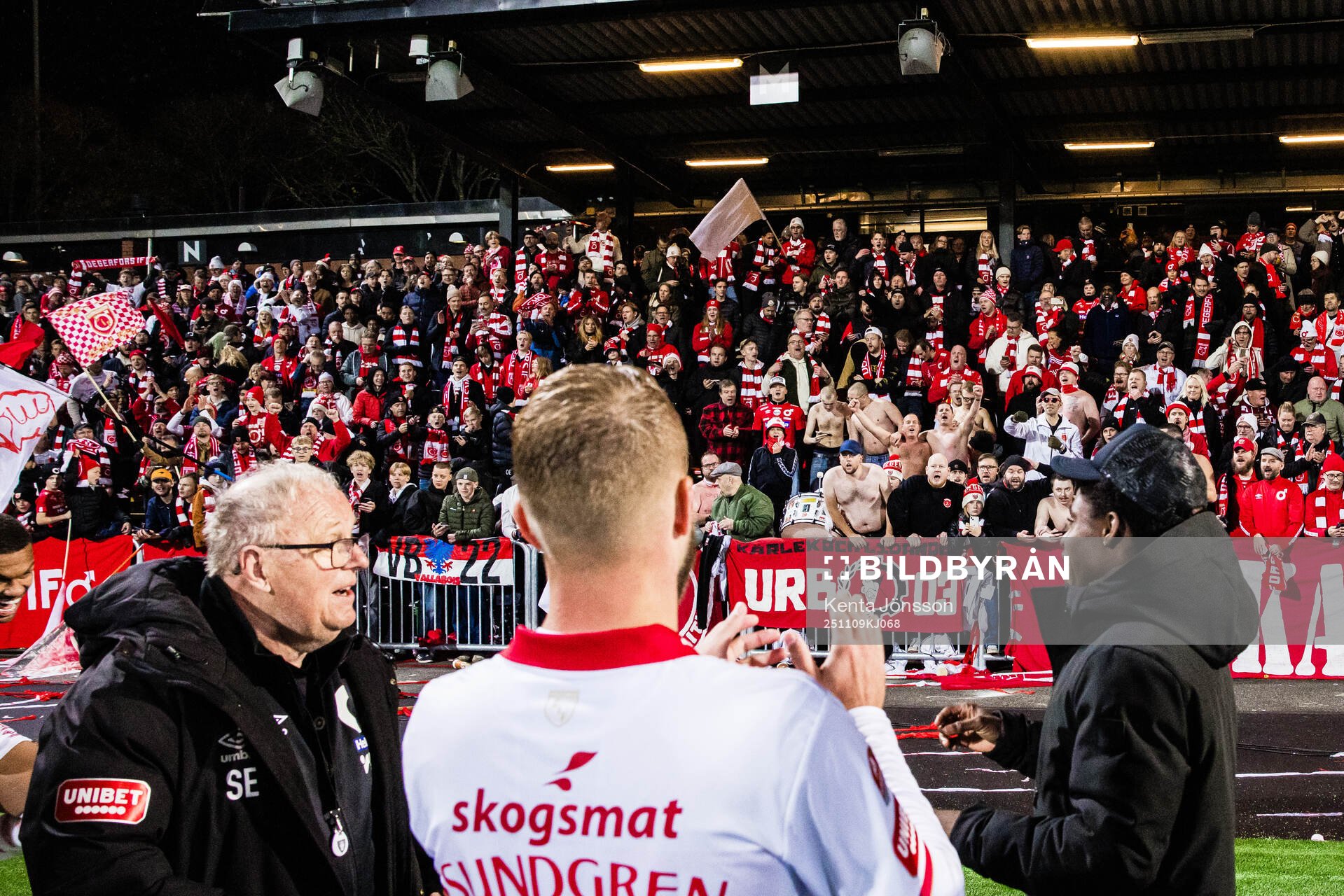 Degerfors supportrar jublar