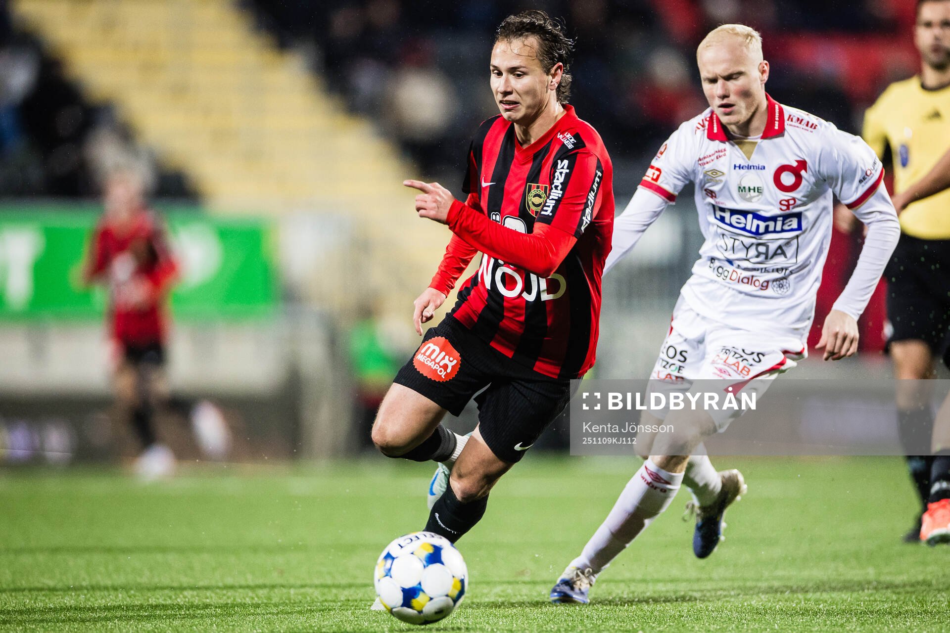 Brommapojkarnas Alex Timossi Andersson och Degerfors Marcus