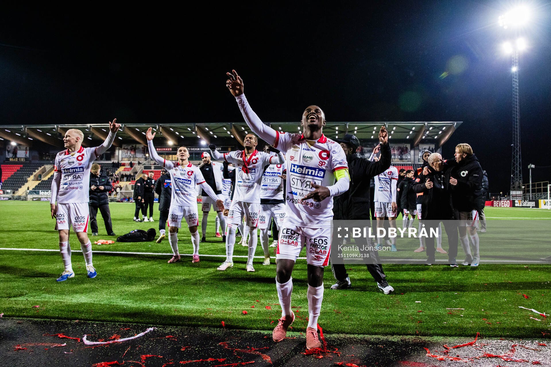 Degerfors Nahom Netabay jublar