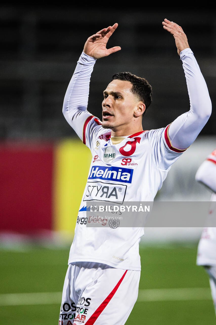 Degerfors Arman Taranis jublar