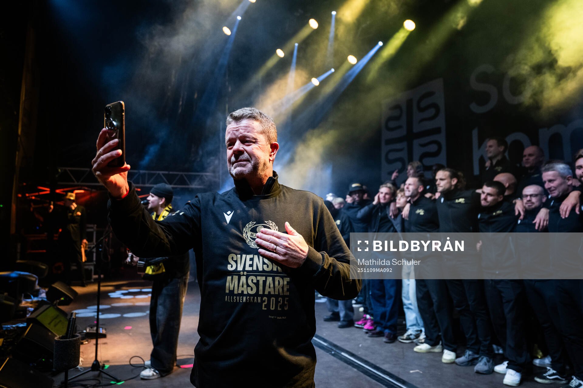 Mjällbys tränare Anders Torstensson jublar