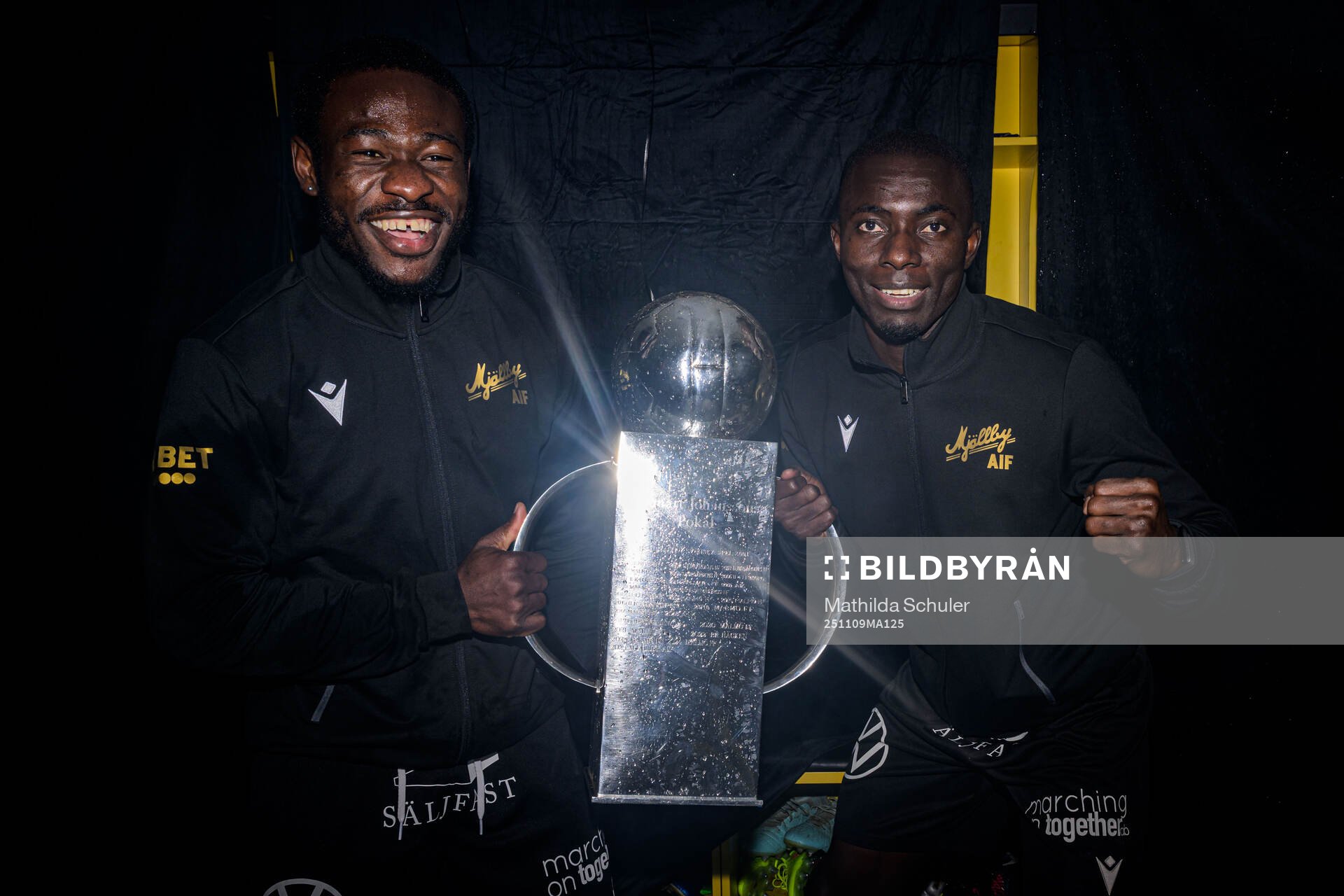 Mjällbys Uba Charles Nwokoma och Abdoulie Manneh jublar