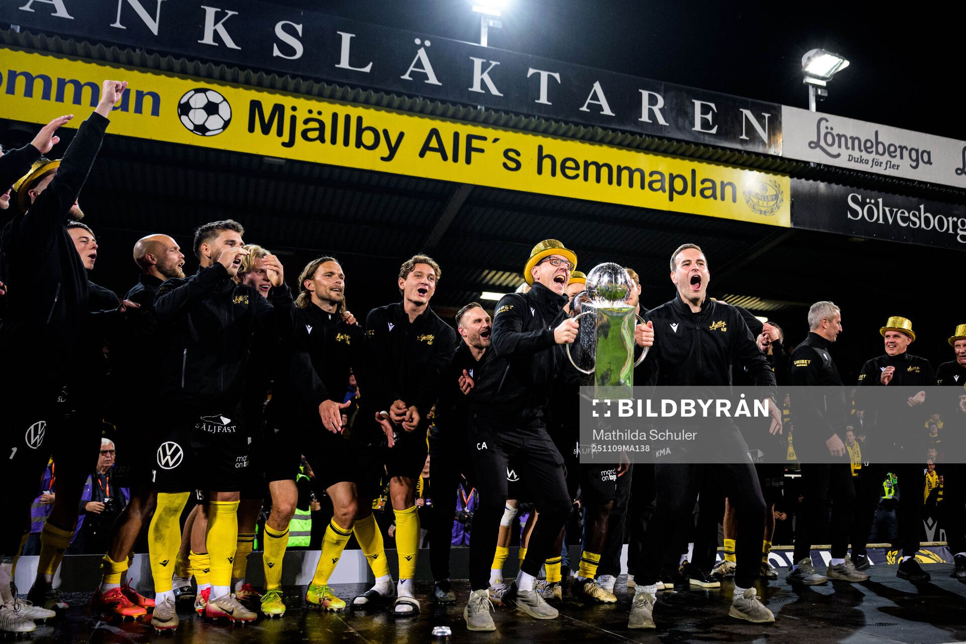 Mjällbys assisterande tränare Christofer Augustsson och