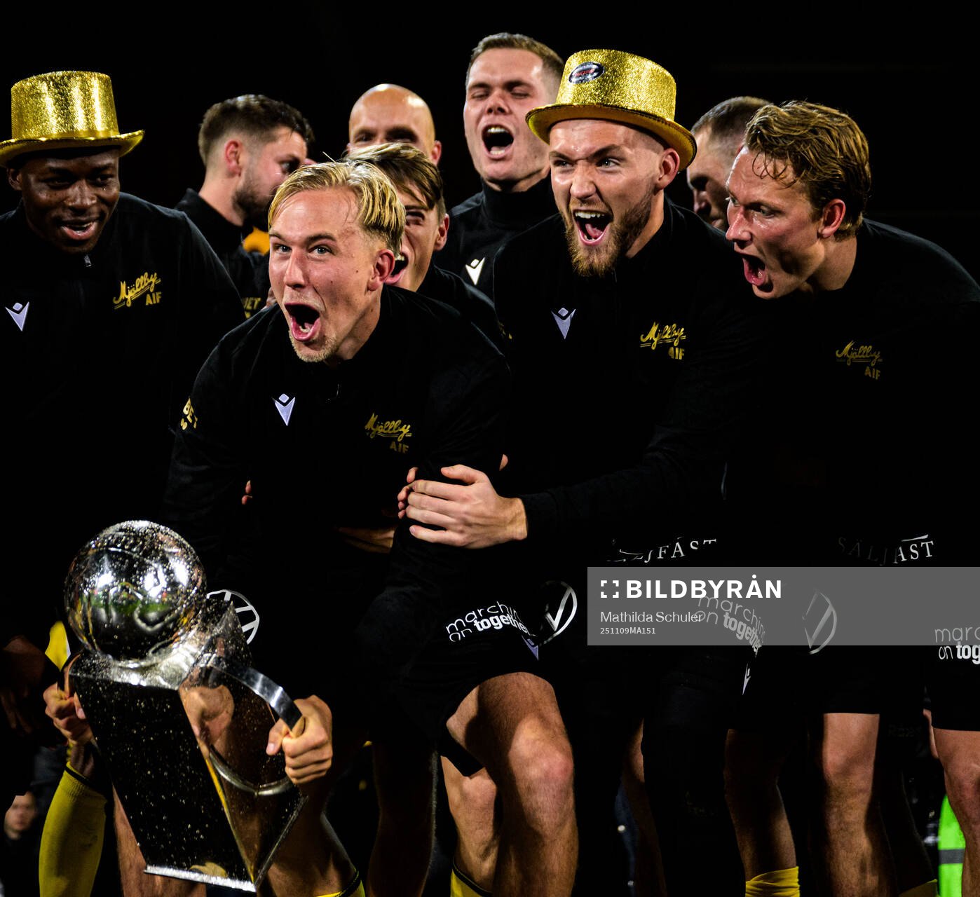 Mjällbys Herman Johansson och målvakt Noel Törnqvist