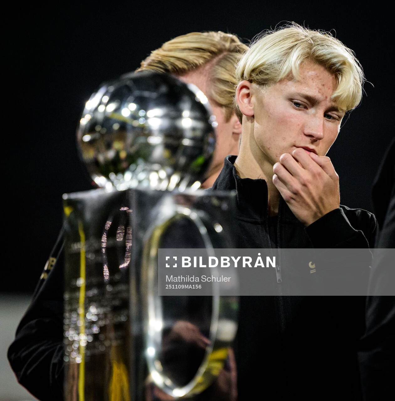 Mjällbys Romeo Leandersson och Lennart Johanssons pokal