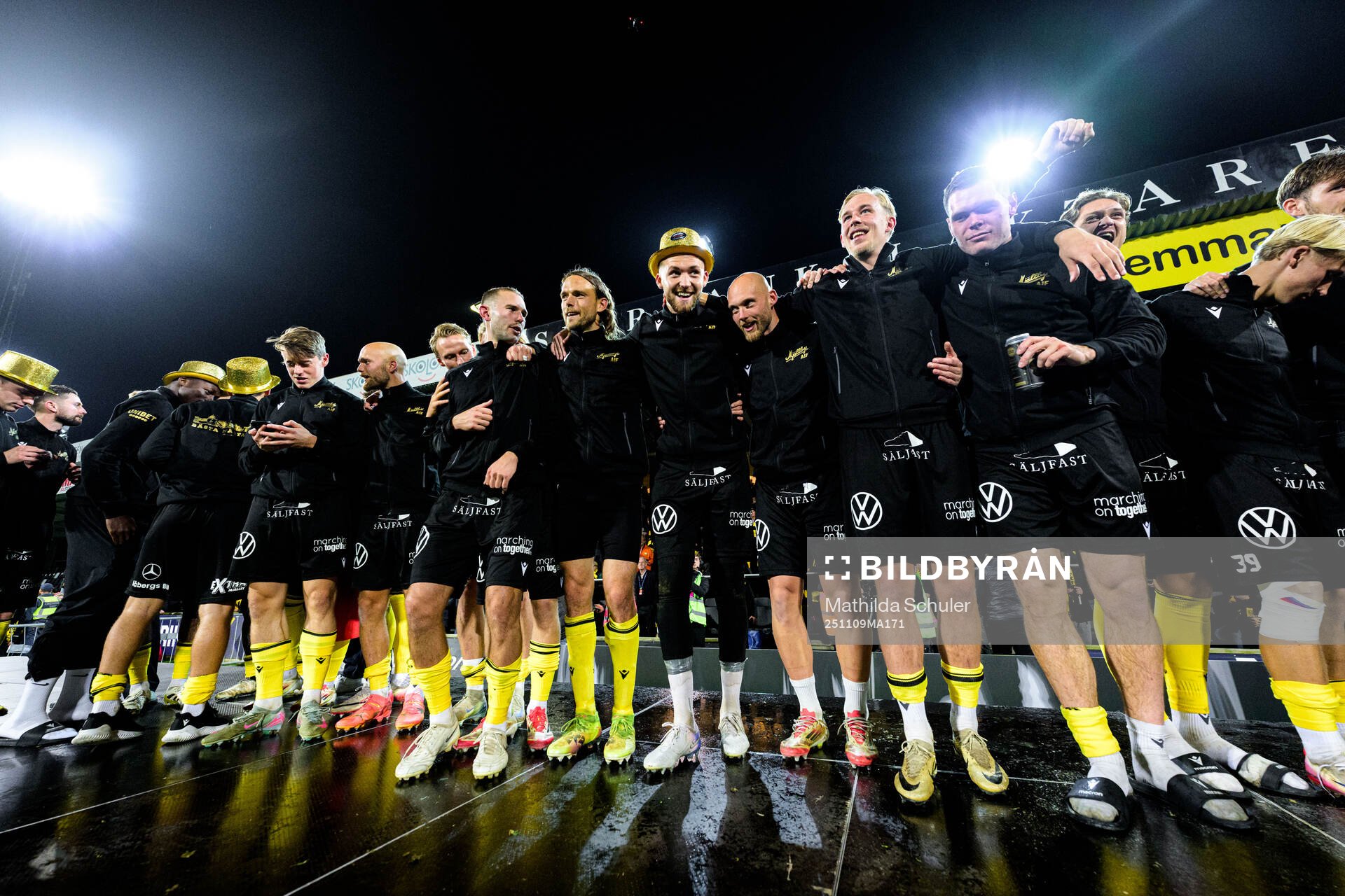 Mjällbys spelare jublar