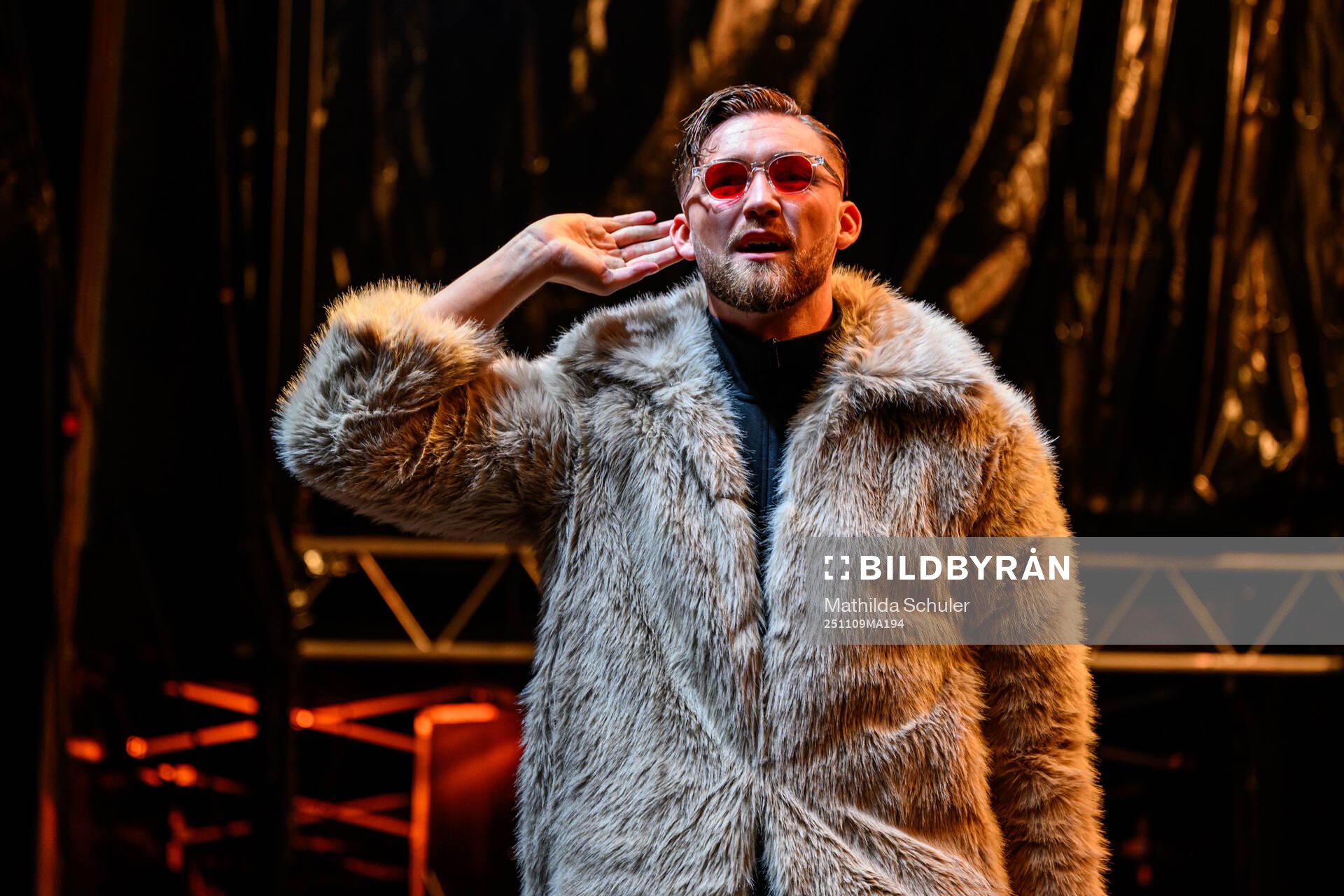Mjällbys målvakt Noel Törnqvist jublar på scen vid ett