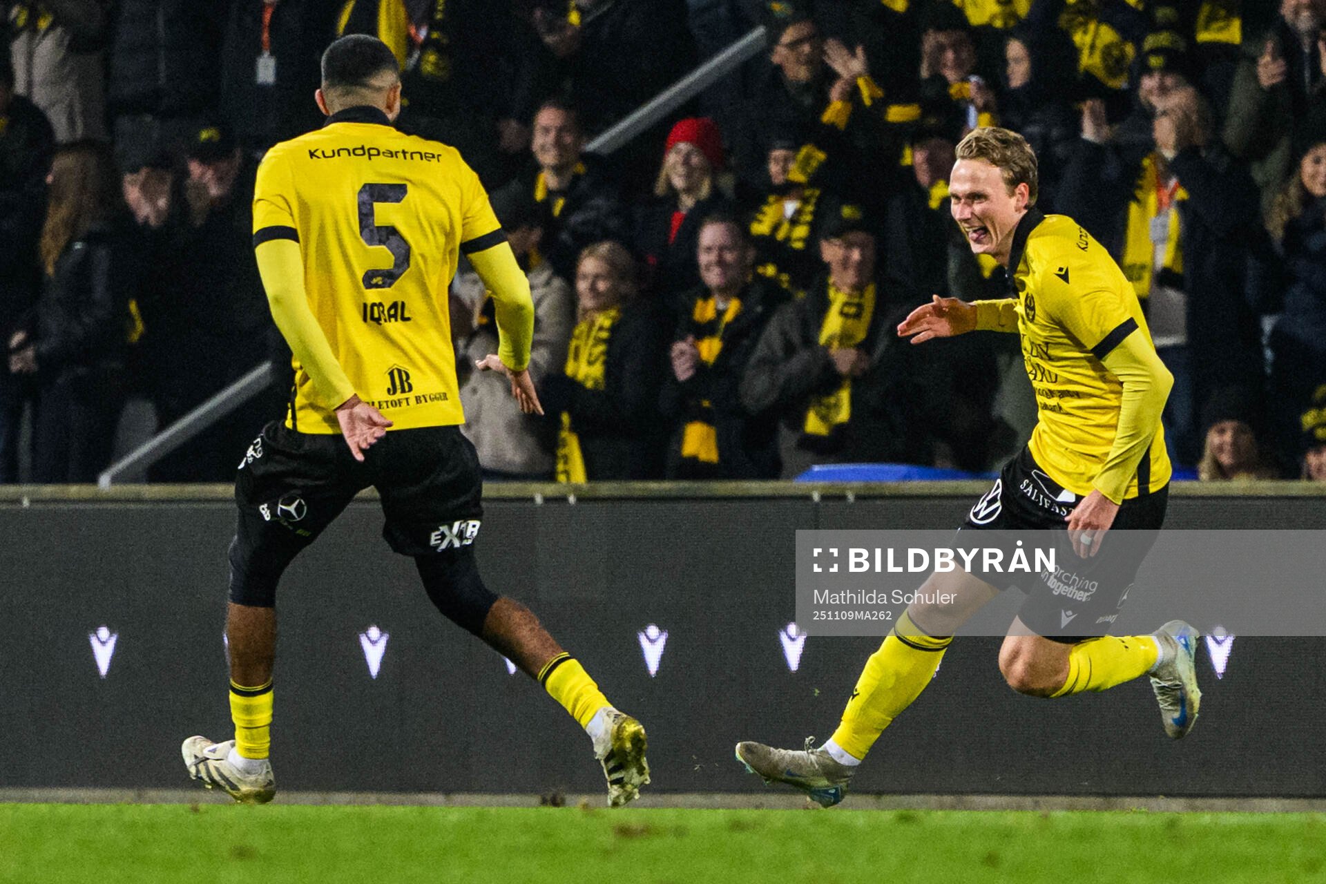 Mjällbys Alexander Johansson jublar