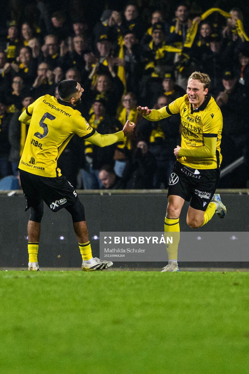 Mjällbys Alexander Johansson jublar