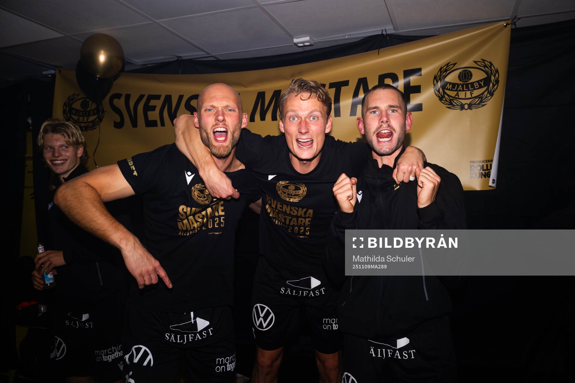 Mjällbys spelare jublar
