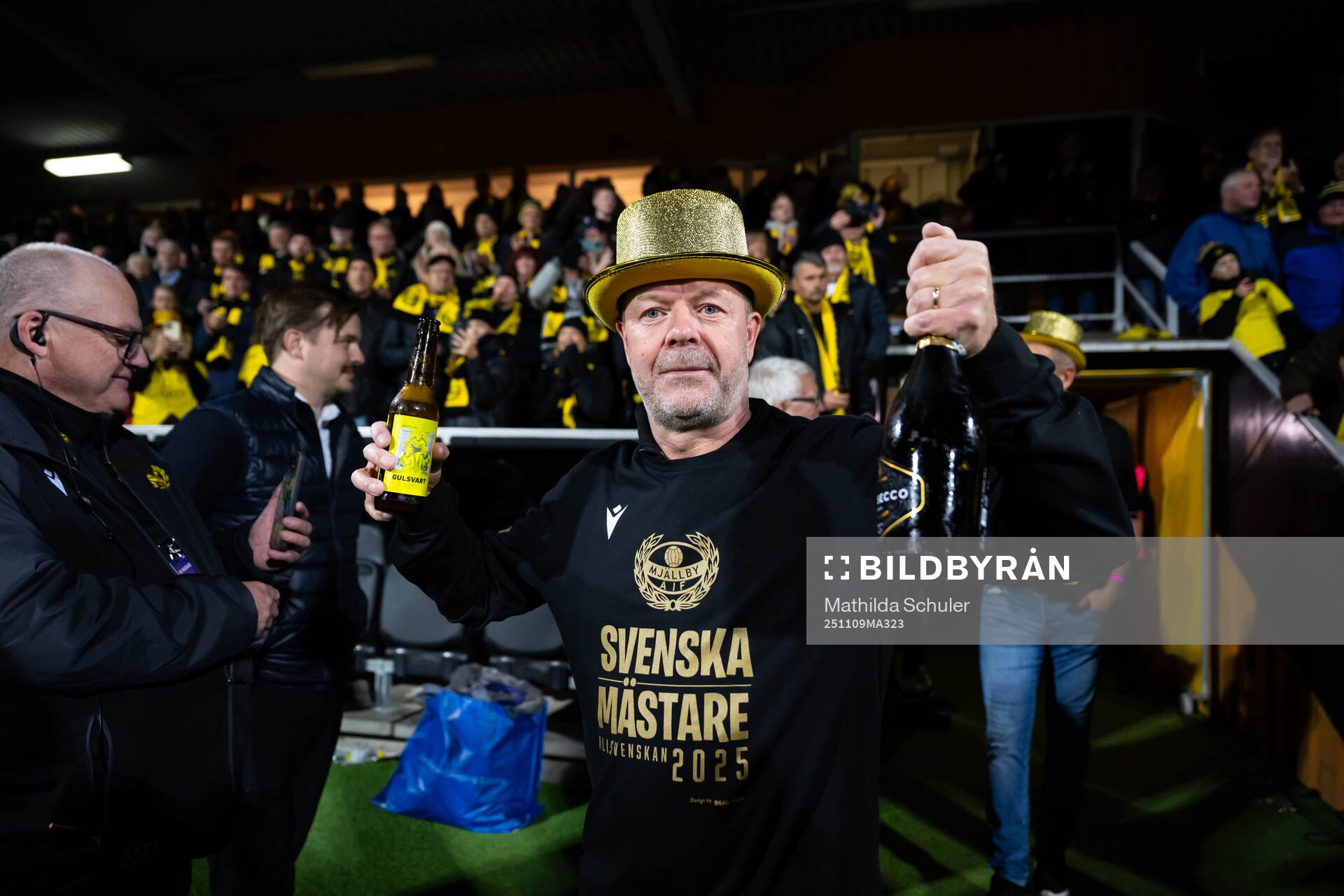 Mjällbys tränare Anders Torstensson jublar