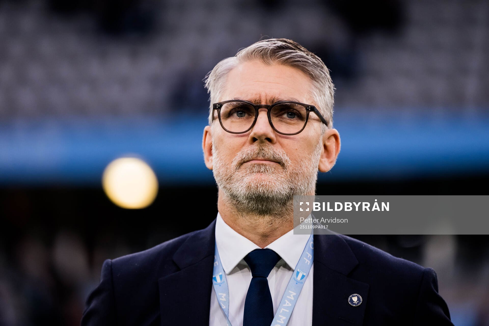 Malmö FFs vd Niclas Carlnén tackas av