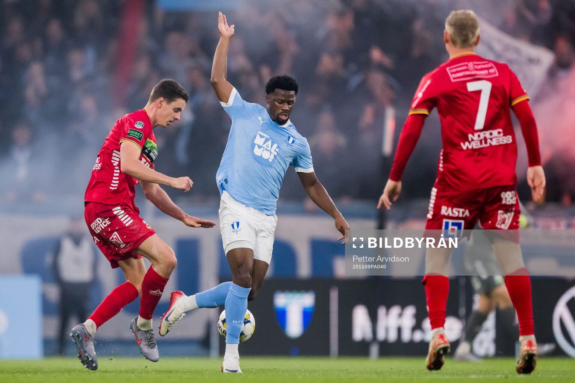 GAISs Oskar Ågren och Malmö FFs Emmanuel Ekong