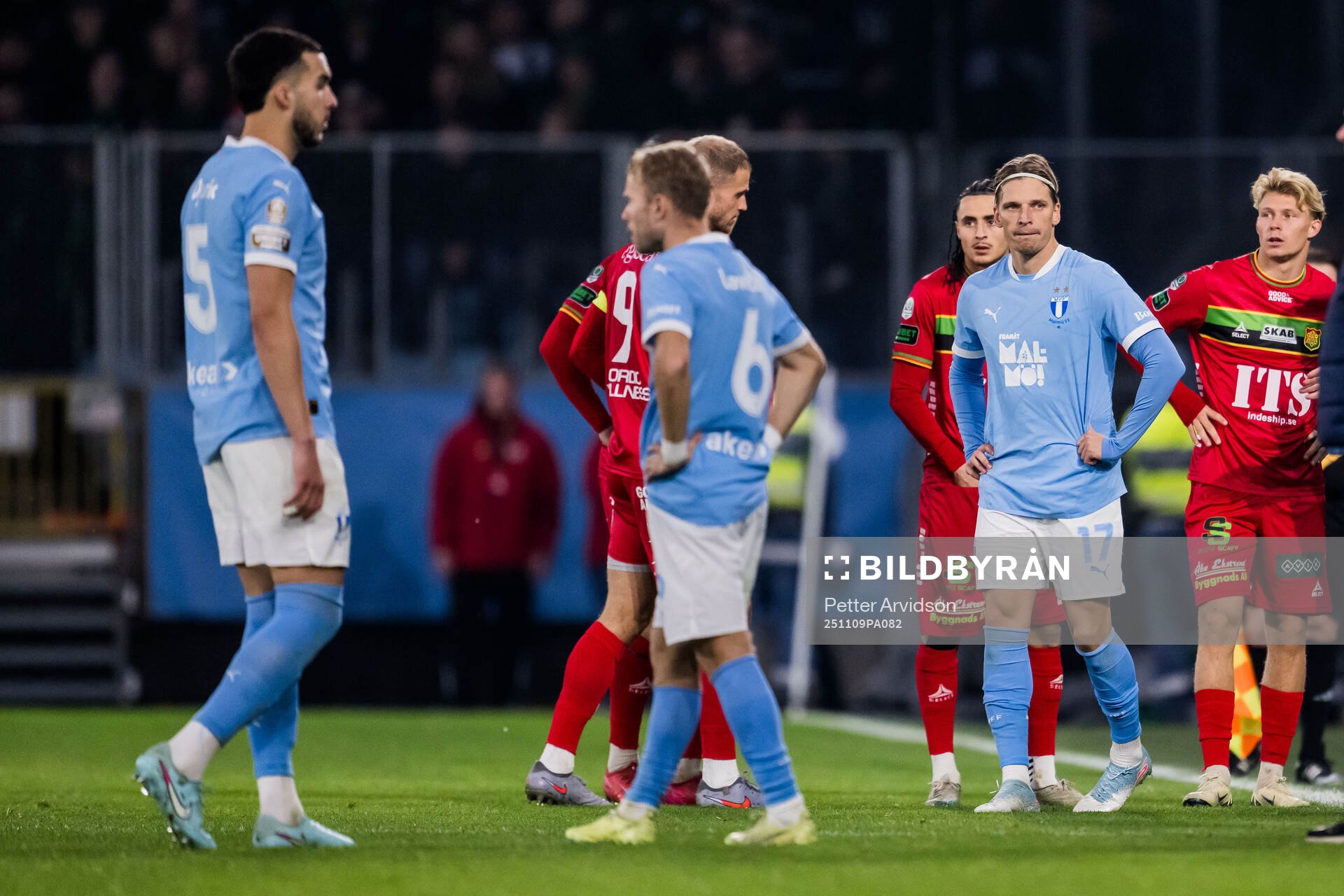 Malmö FFs Jens Stryger Larsen deppar
