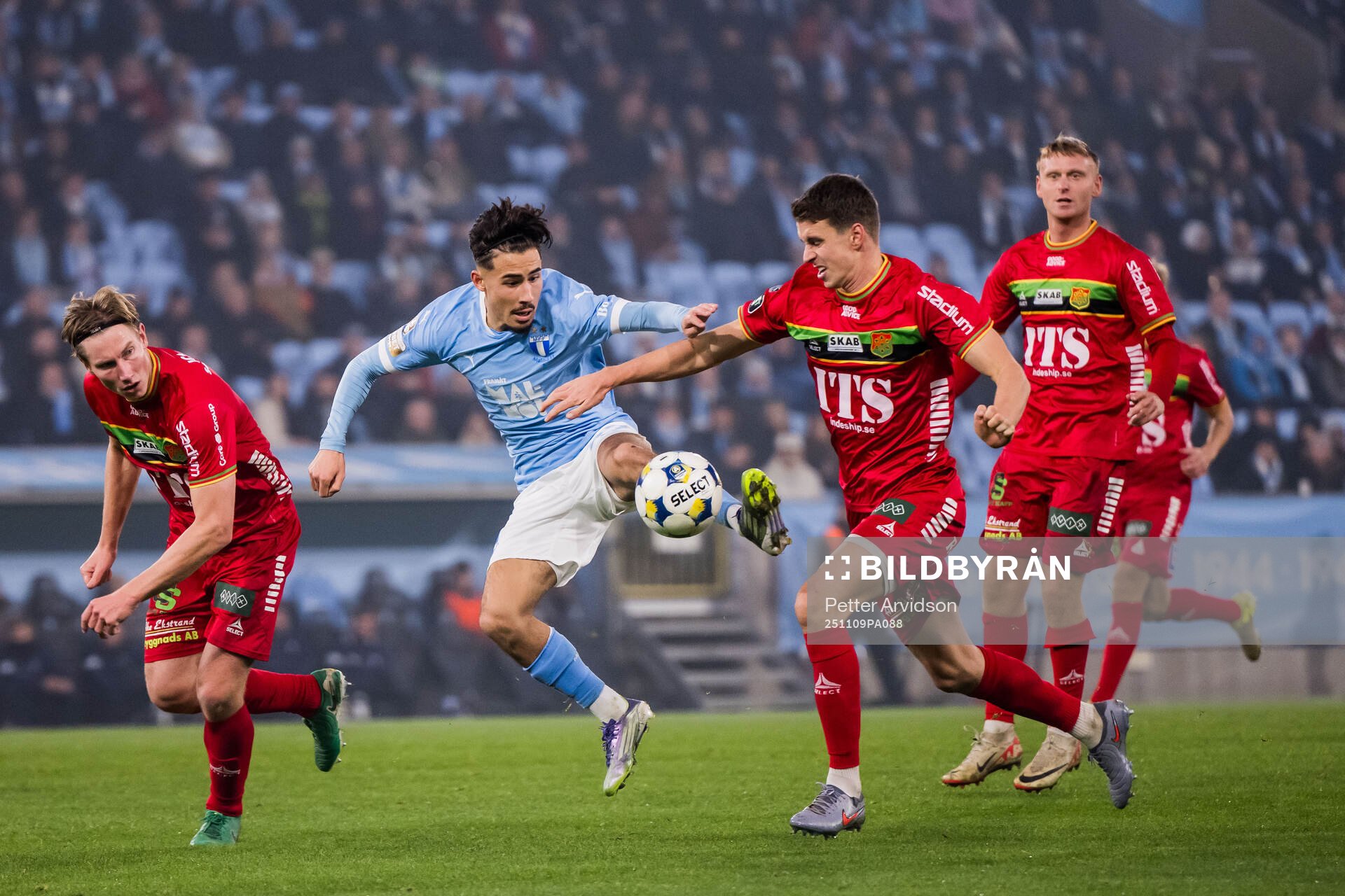 Malmö FFs Adrian Skogmar och GAISs Oskar Ågren