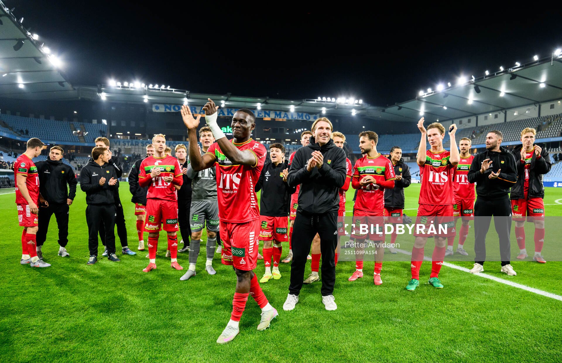 GAIS Ibrahim Diabate och August Wängberg jublar