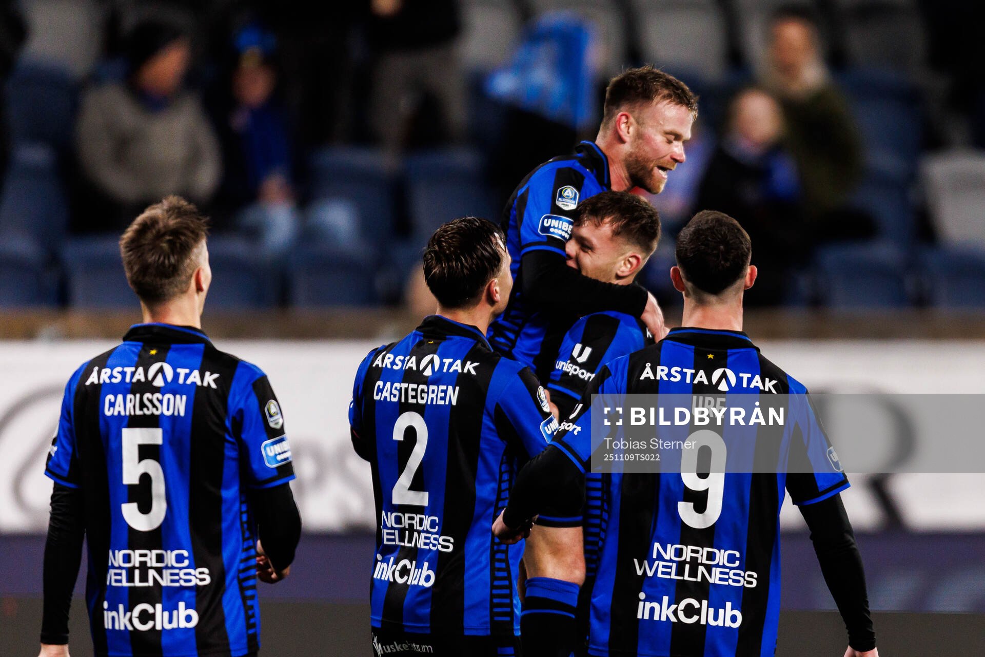 Sirius Tobias Anker och Dennis Widgren jublar