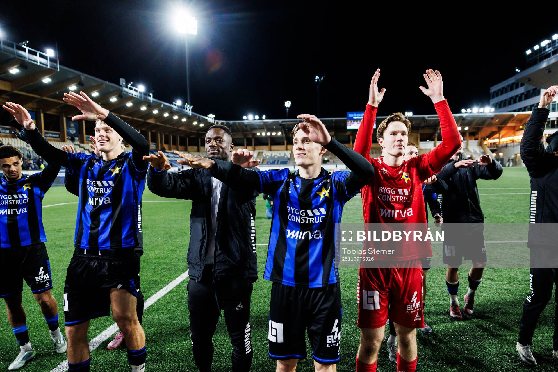 Sirius Marcus Lindberg och målvakt David Celic jublar
