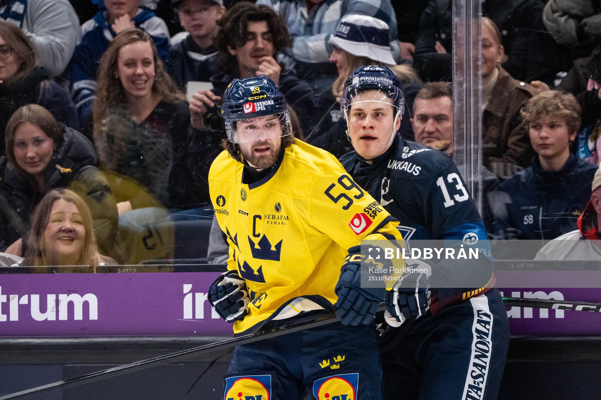 Linus Johansson of Sweden and Jesse Puljujärvi of Finland