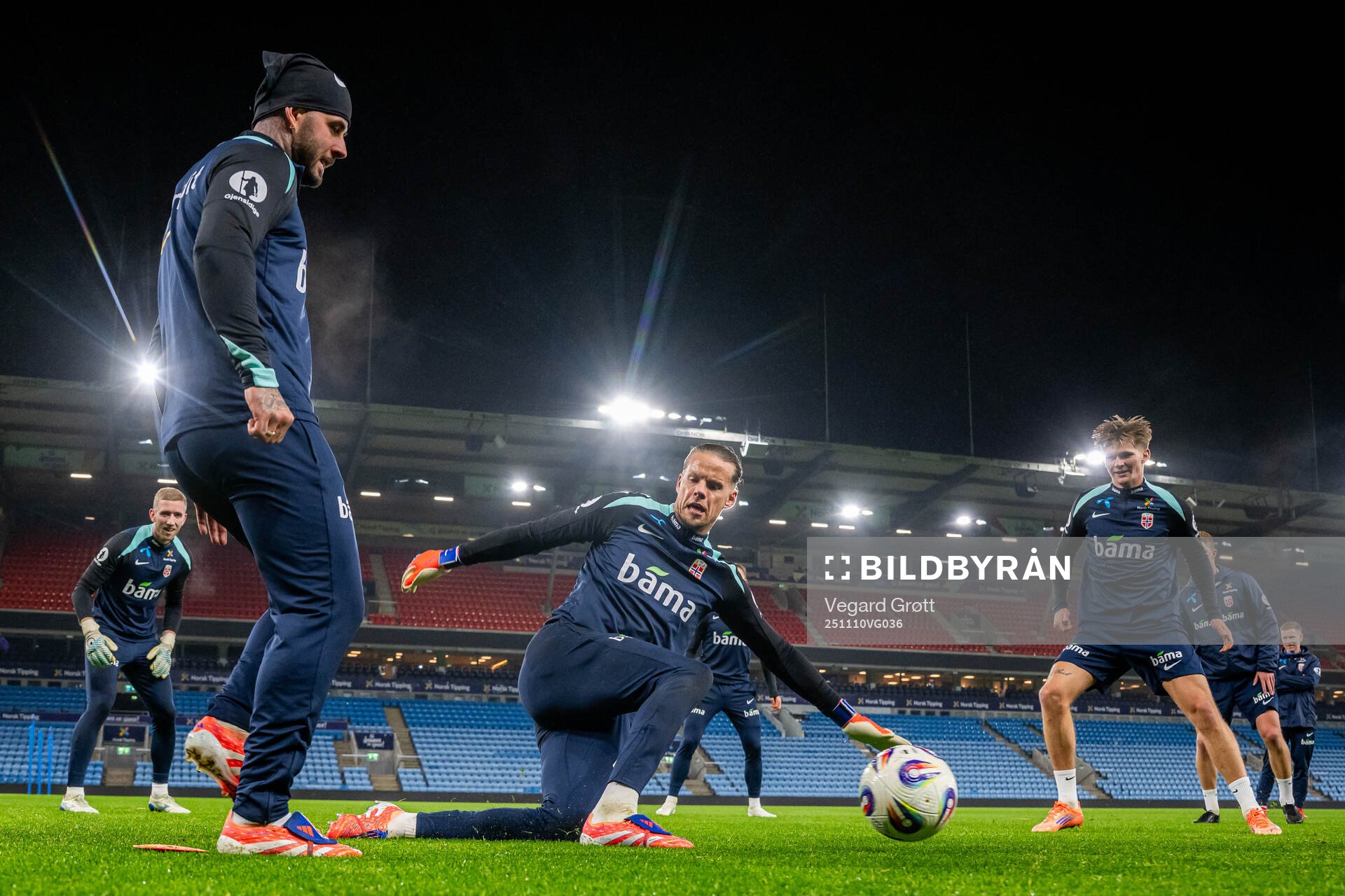 Aron Bizet Dønnum and goalkeeper Ørjan Håskjold Nyland