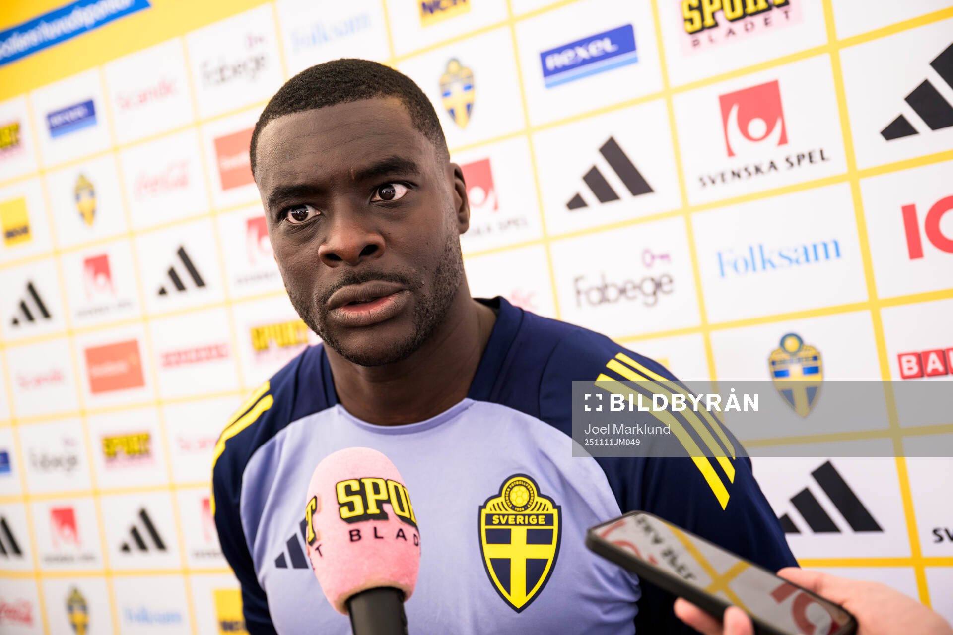 Ken Sema of the Swedish national football team talking to