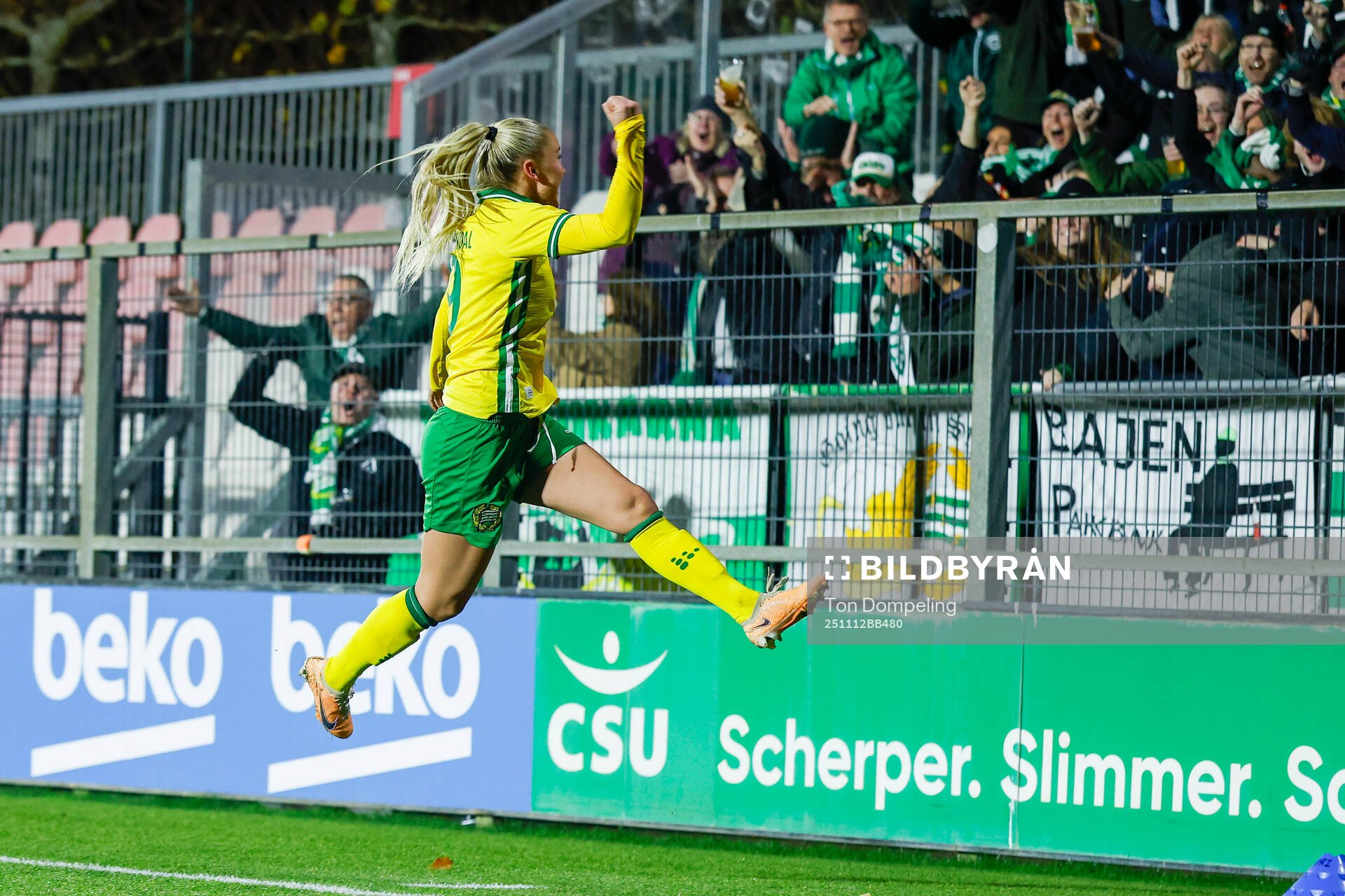 Anna Josendal of Hammarby celebrates