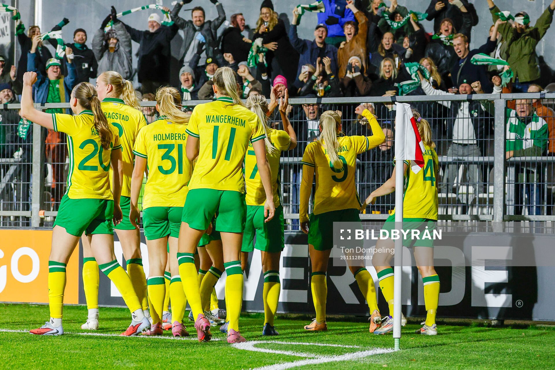 Anna Josendal of Hammarby celebrate with team mates