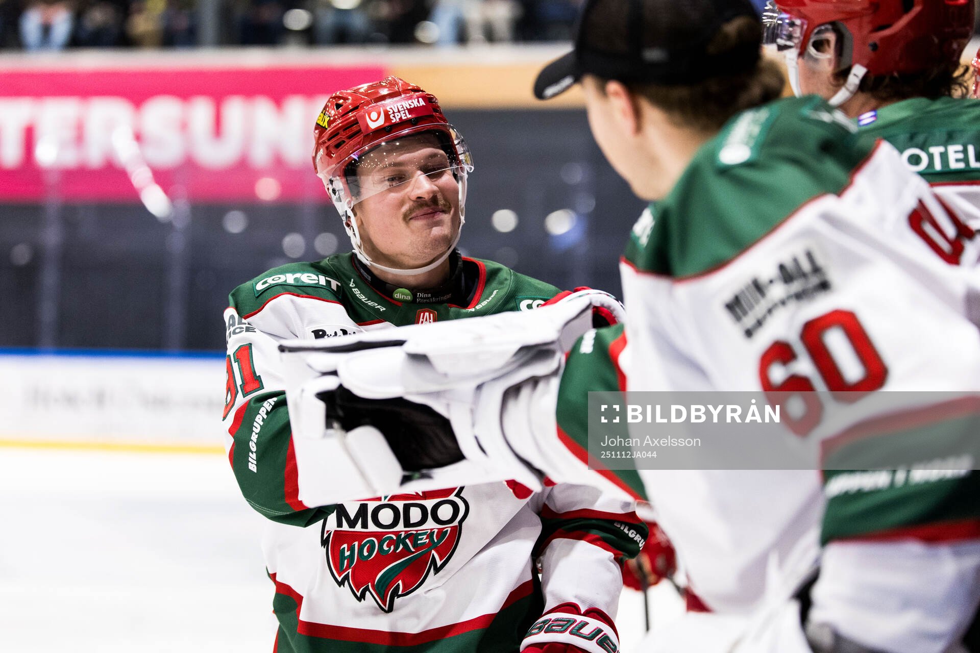 Modos Linus Andersson jublar