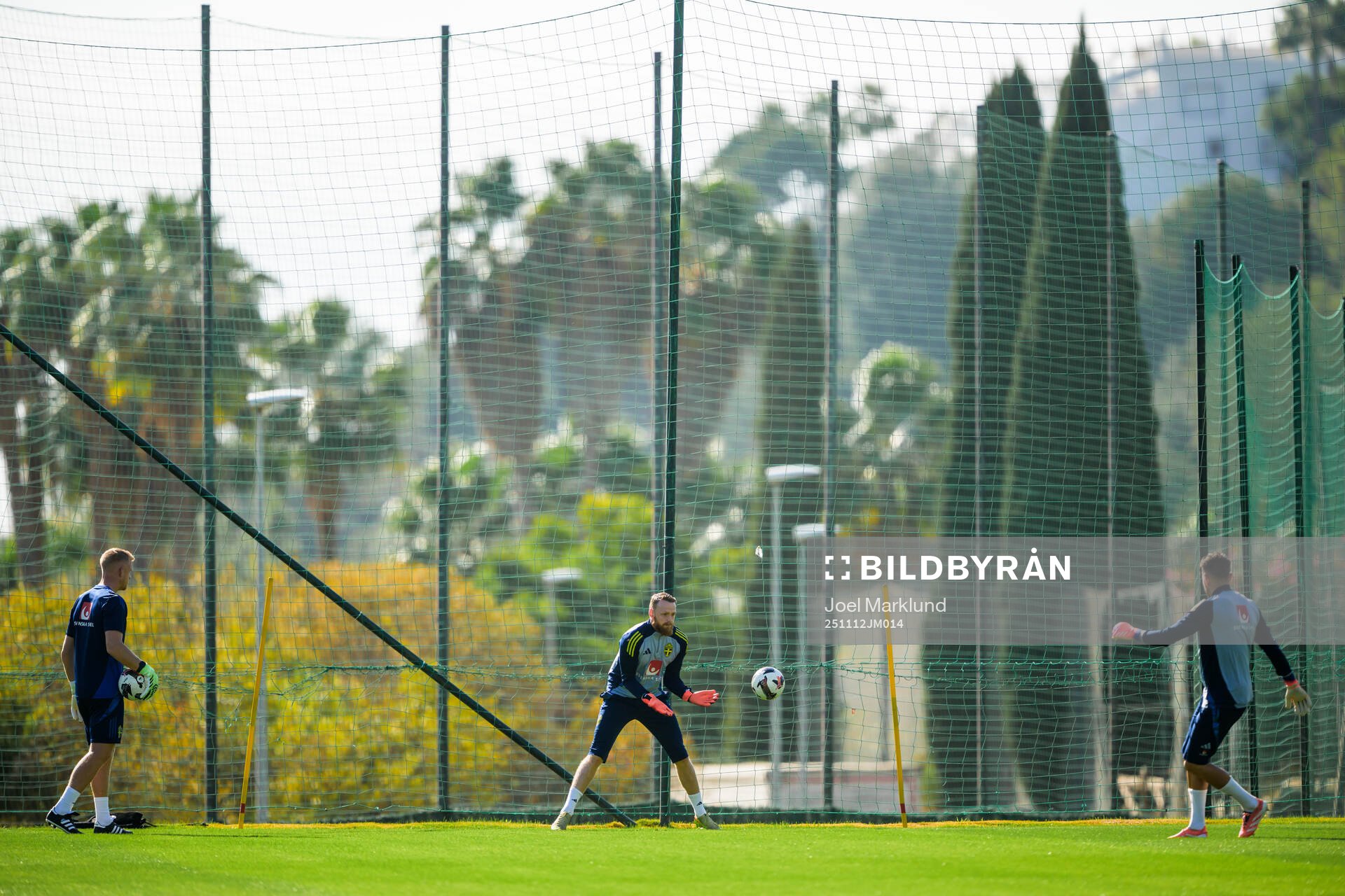 Goalkeeper coach Linus Kandolin and goalkeepers Viktor