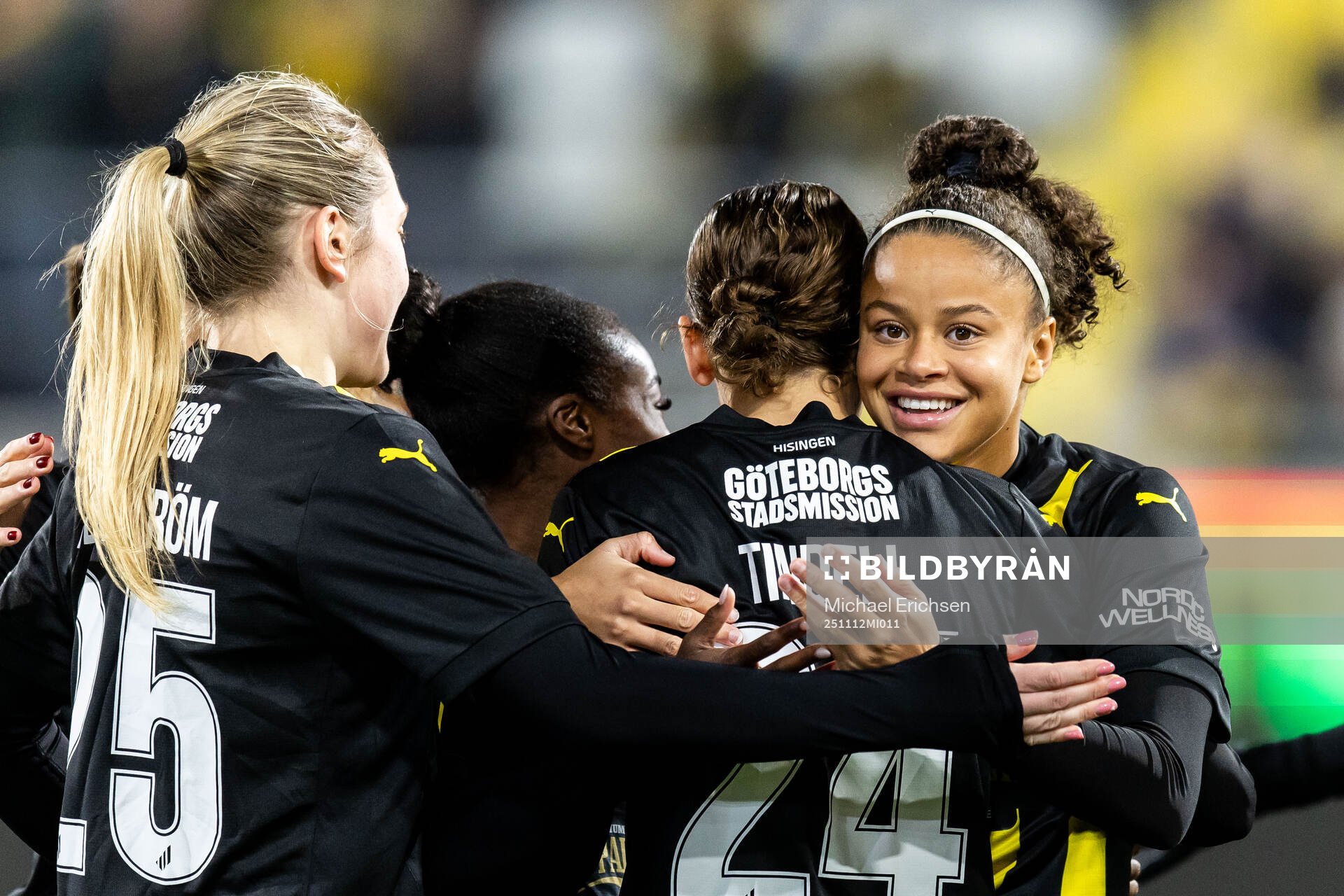 Tabby Tindell and Felicia Schröder of Häcken celebrate