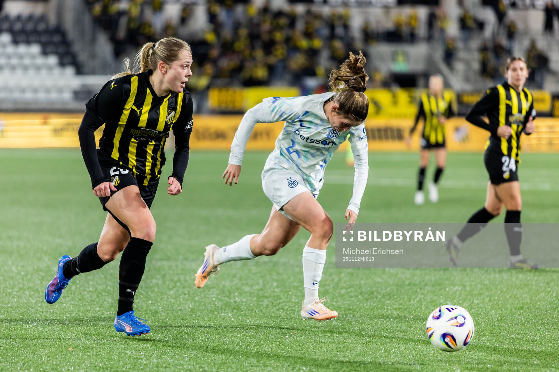 Alice Bergström of Häcken and Marie Detruyer of Inter