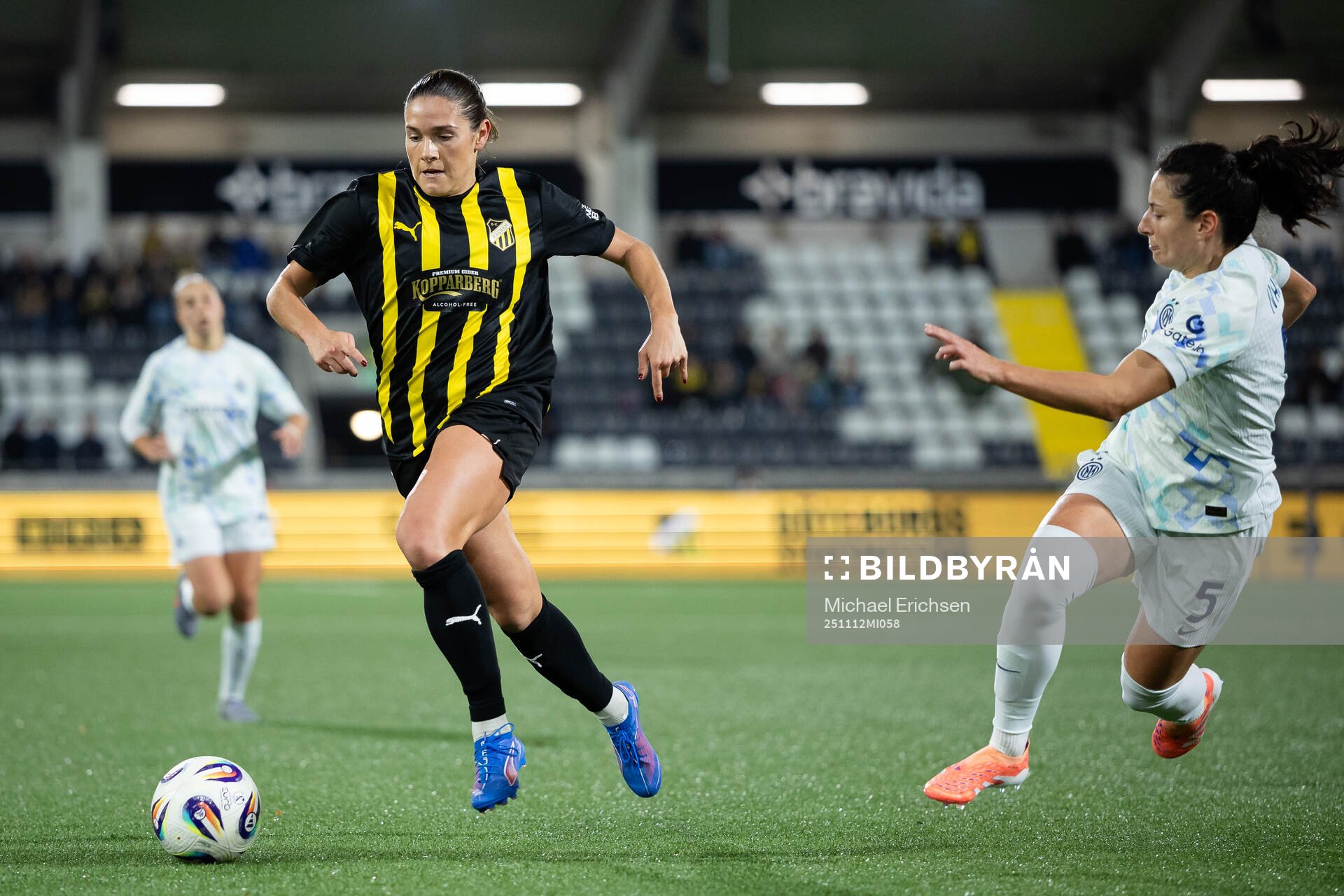 Mary Caroline Wickenheiser of Häcken and Ivana Andrés of