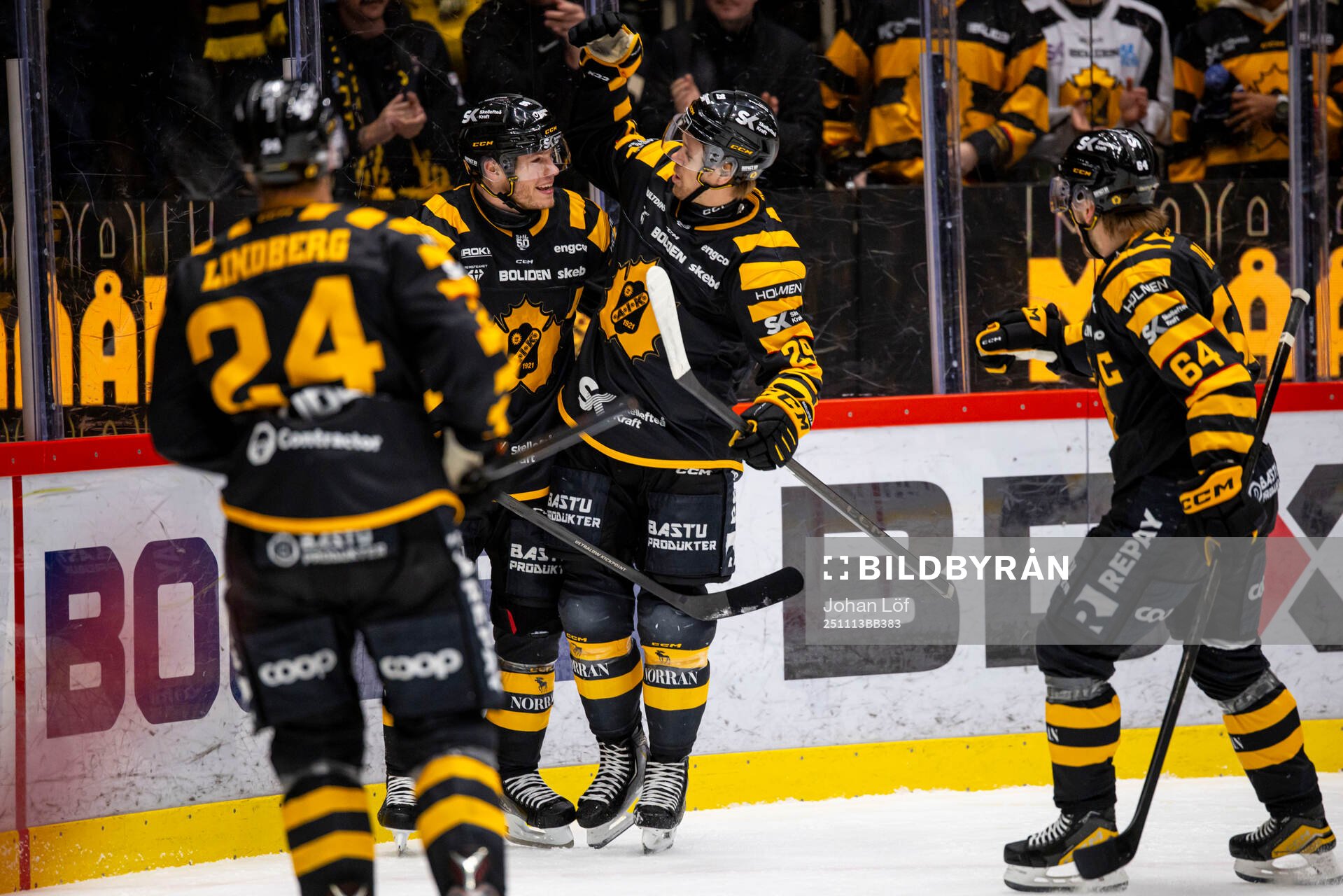 Skellefteå spelare jublar