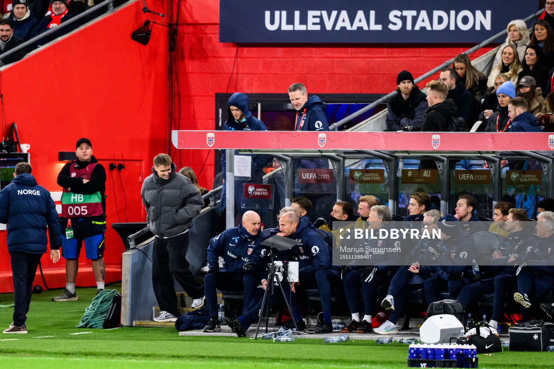 Martin Ødegaard and Head coach Ståle Solbakken of Norway