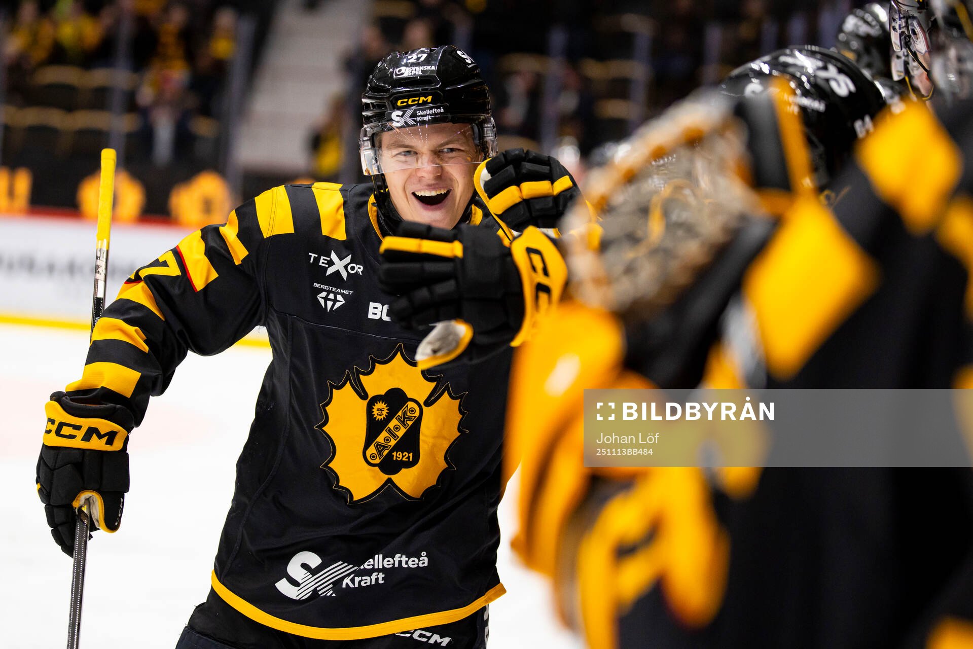 Skellefteås Oskar Vuollet jublar