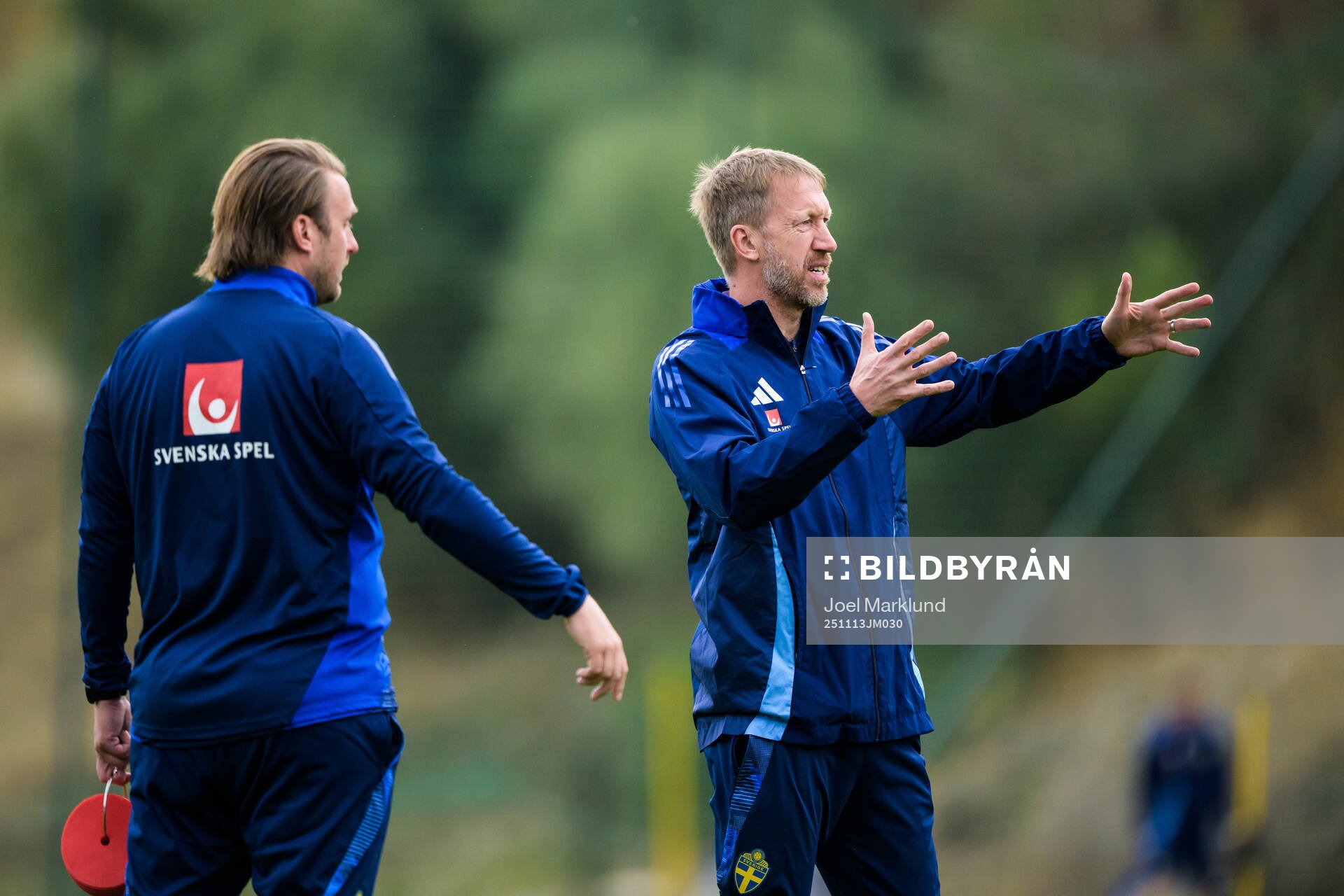Assistant coach Björn Hamberg and head coach Graham Potter