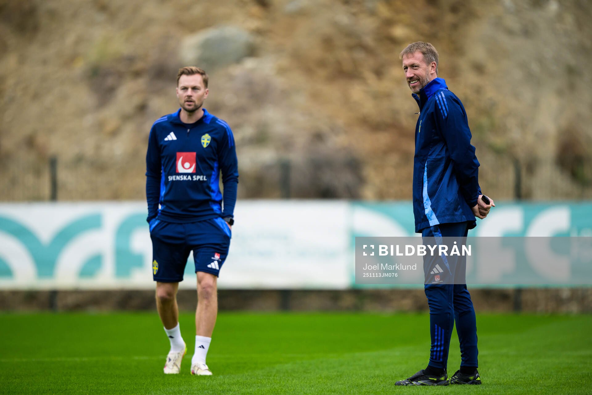 Assistant coach Sebastian Larsson and head coach Graham