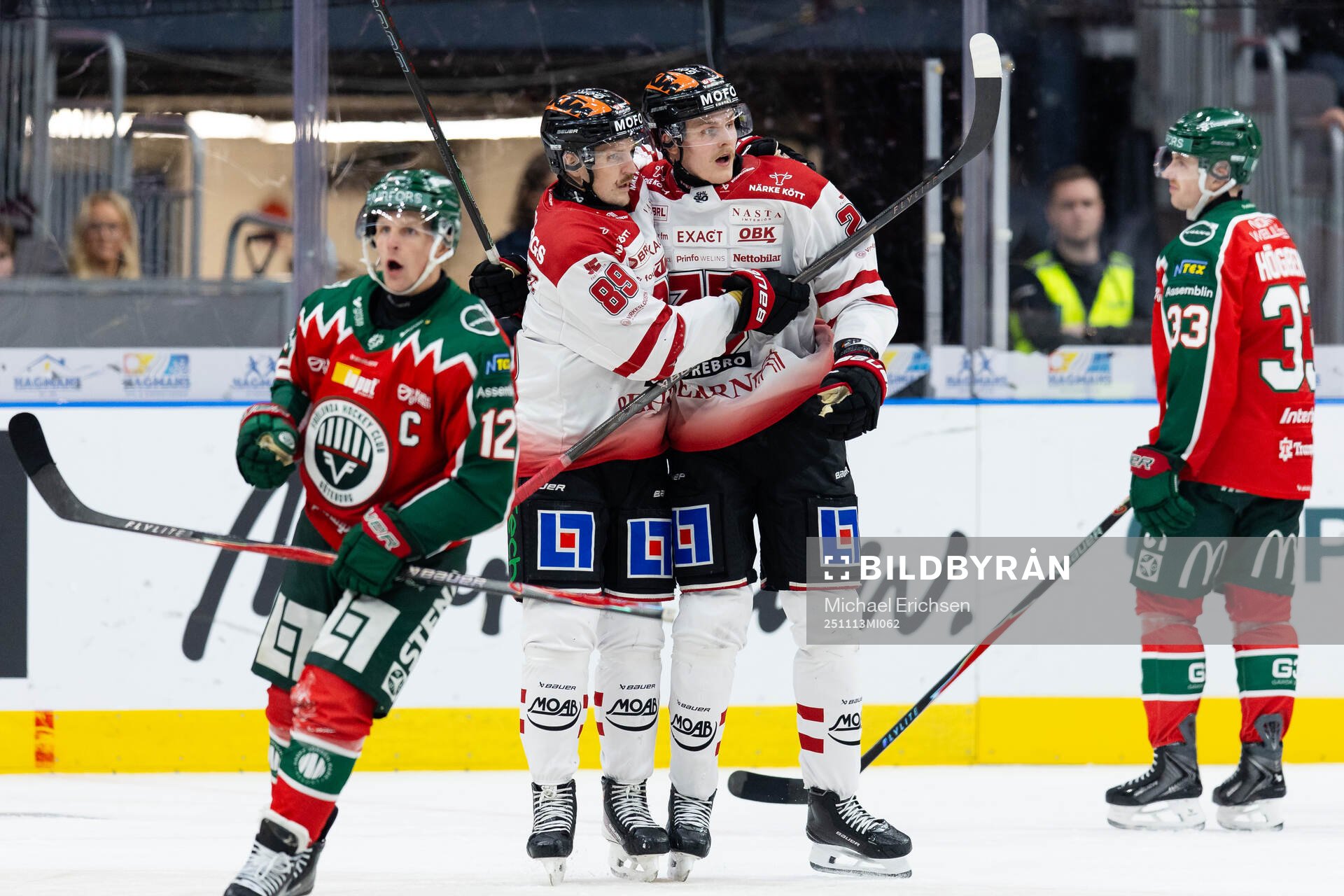 Örebros Milton Oscarson jublar ihop med Patrik Karlkvist