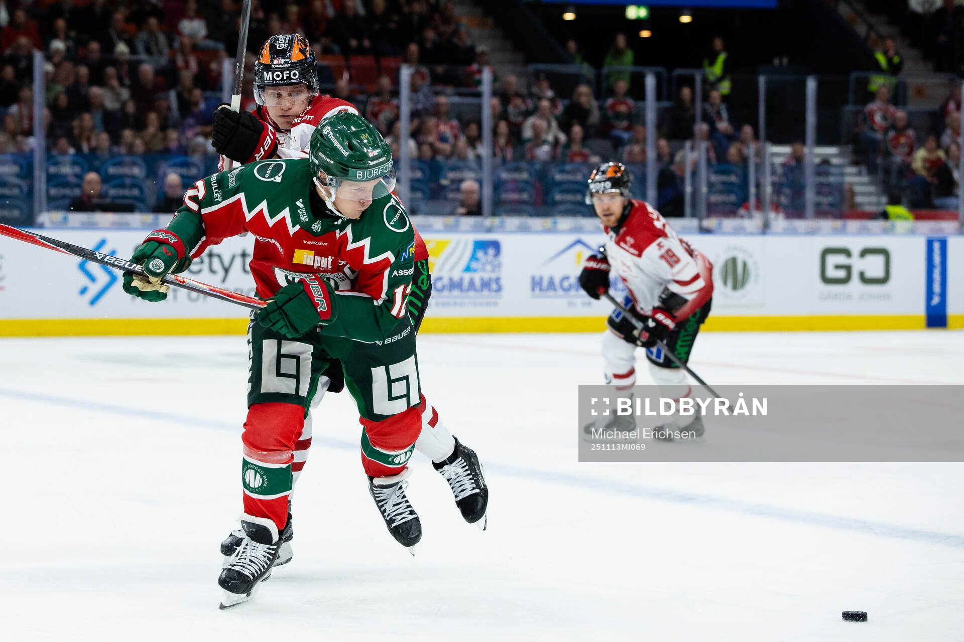 Örebros Patrik Puistola och Frölundas Max Friberg