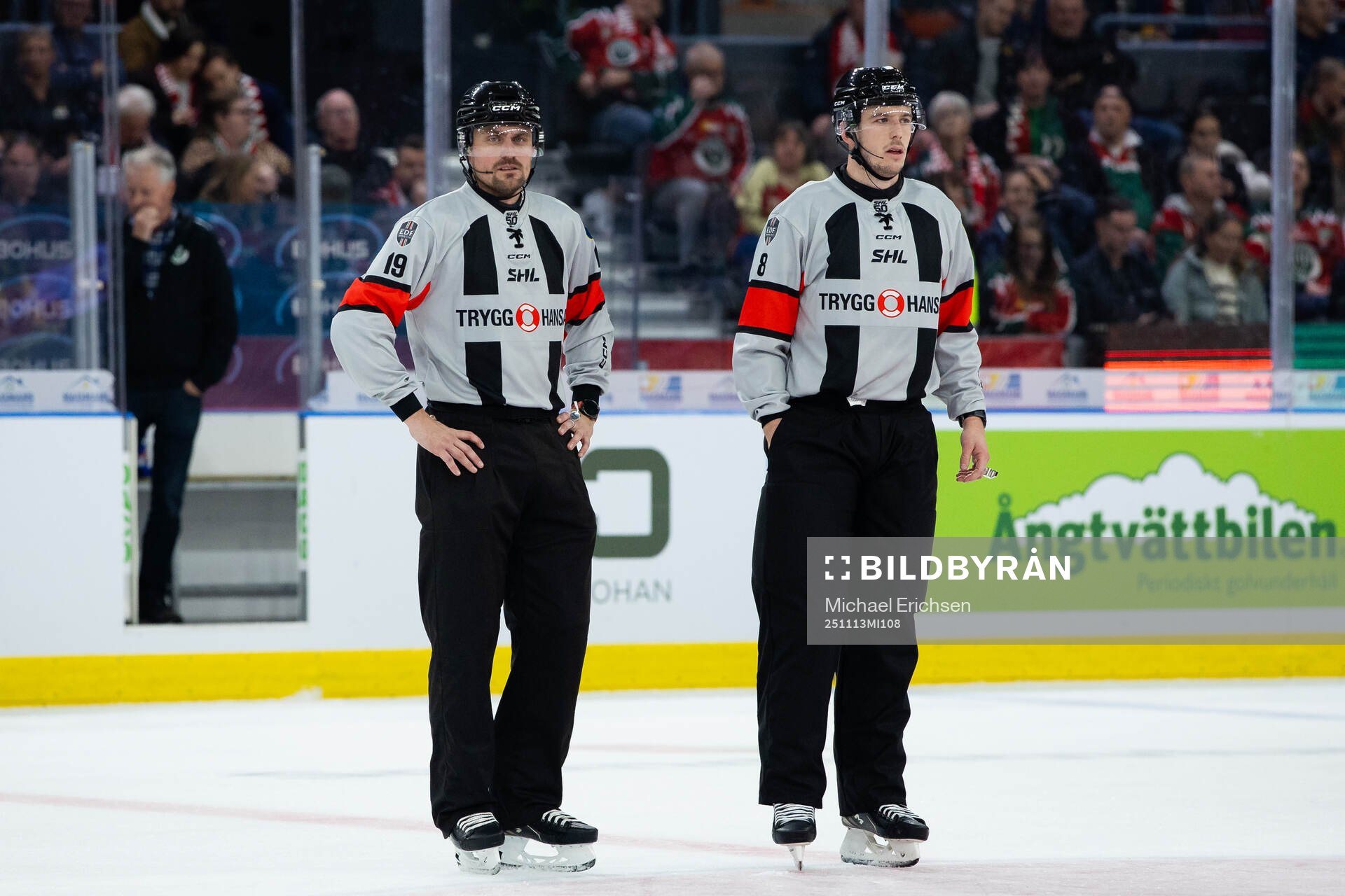 Domare David Laksola och domare Oscar Niklasson