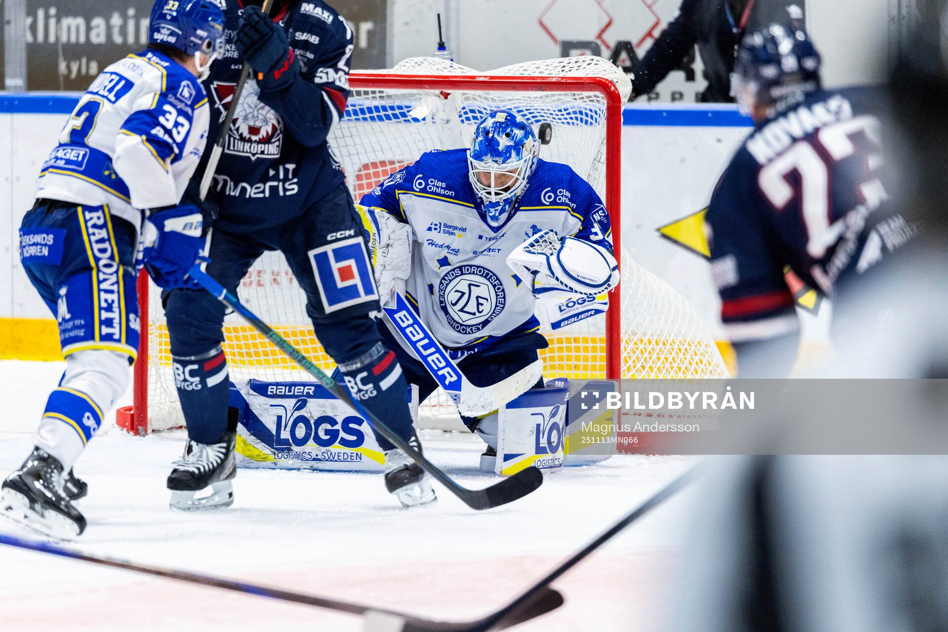 Linköpings Robin Kovacs gör 5-1 bakom Leksands målvakt