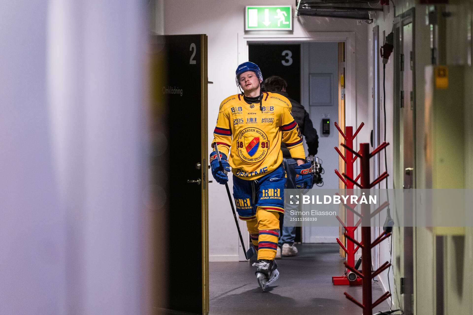 Djurgårdens Mathias Emilio Pettersen lämnar isen