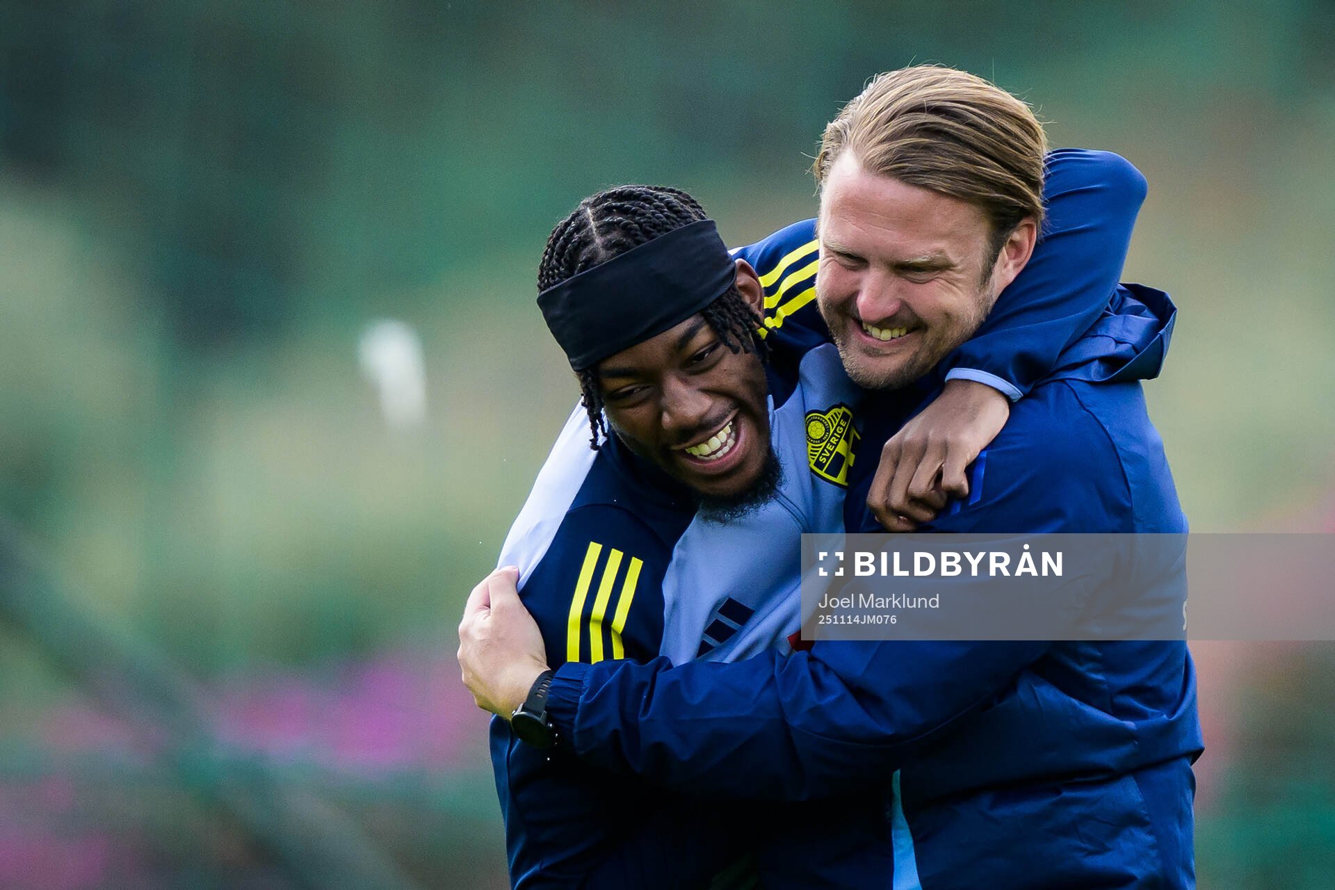 Anthony Elanga and assistant coach Björn Hamberg of the