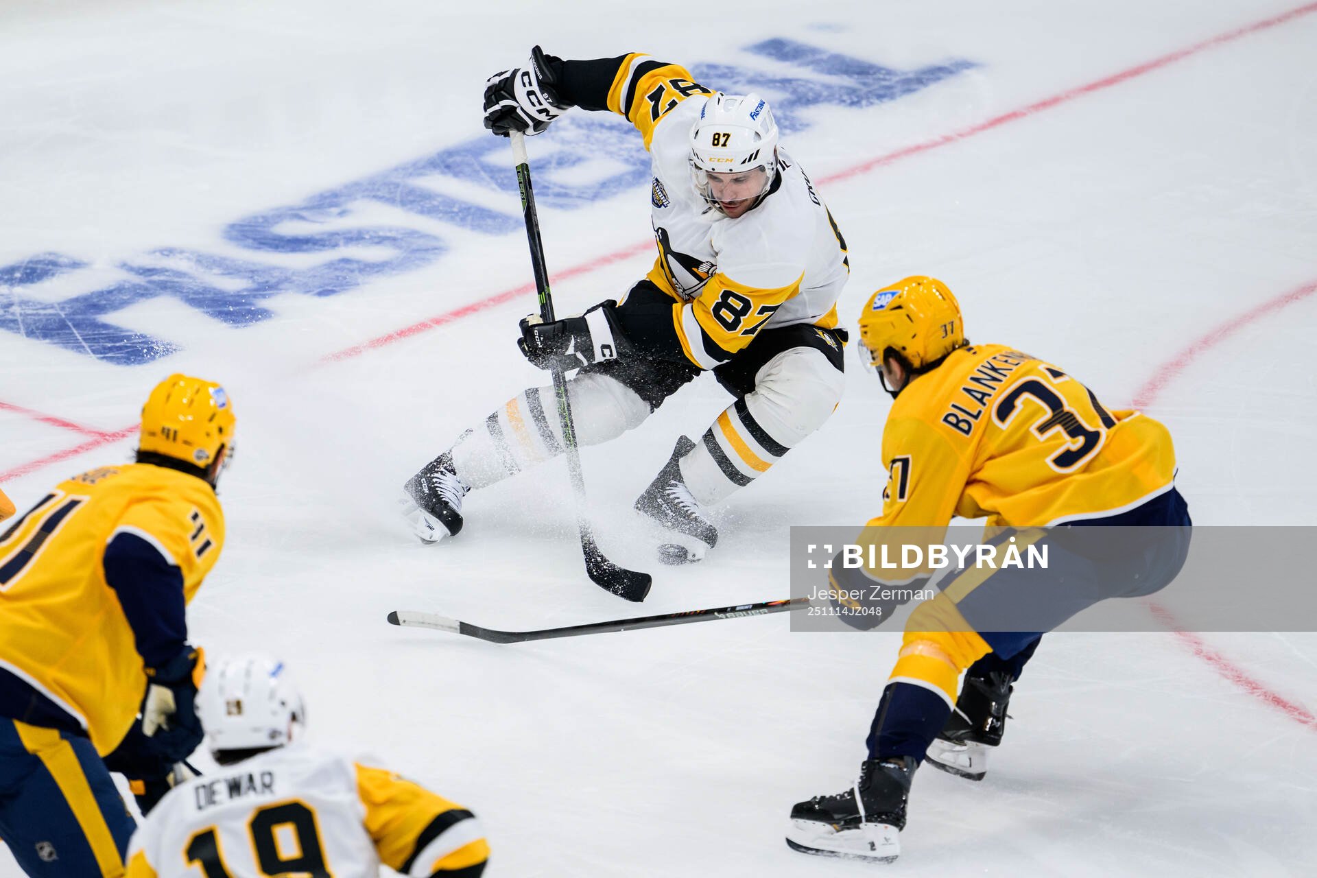 Sidney Crosby of Pittsburgh Penguins and Nick Blankenburg