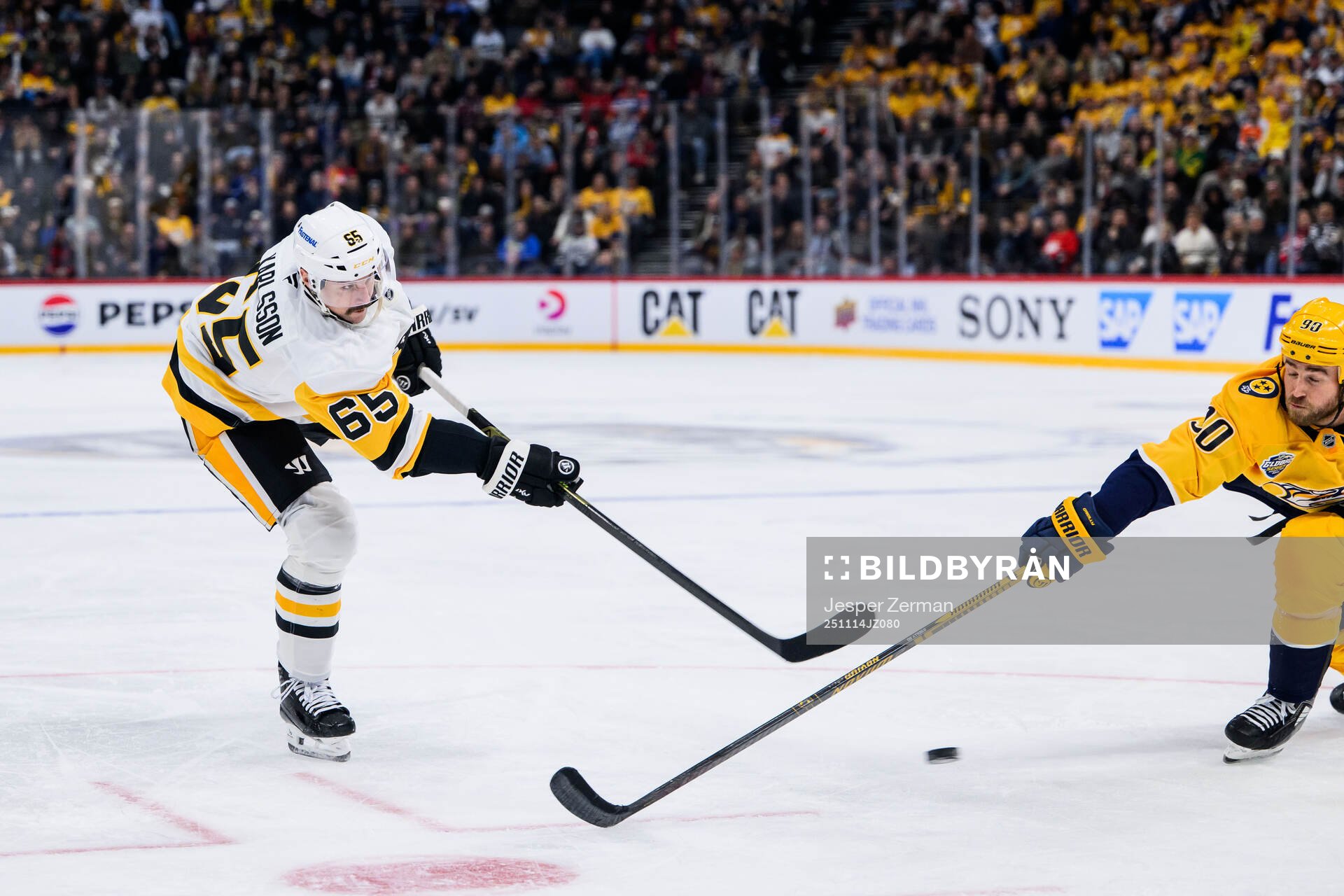 Erik Karlsson of Pittsburgh Penguins and Ryan O'Reilly of
