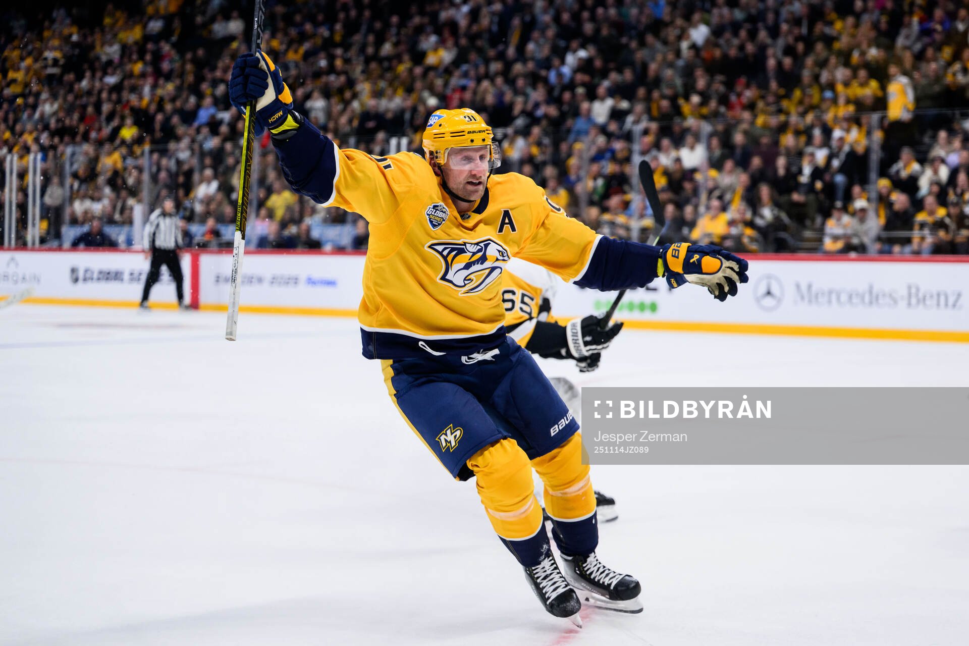 Steven Stamkos of Nashville Predators celebrates